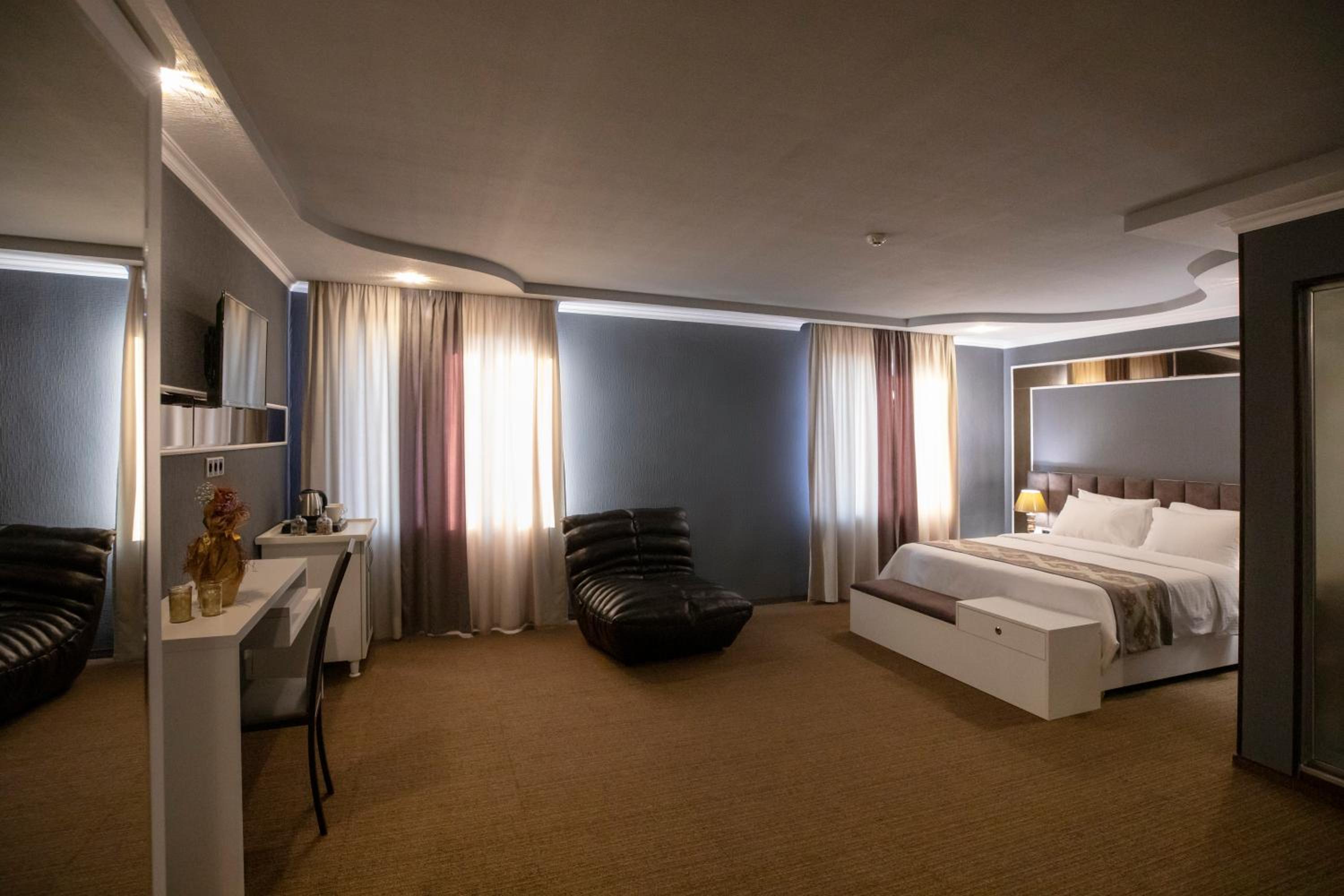 Suite - Photo 6