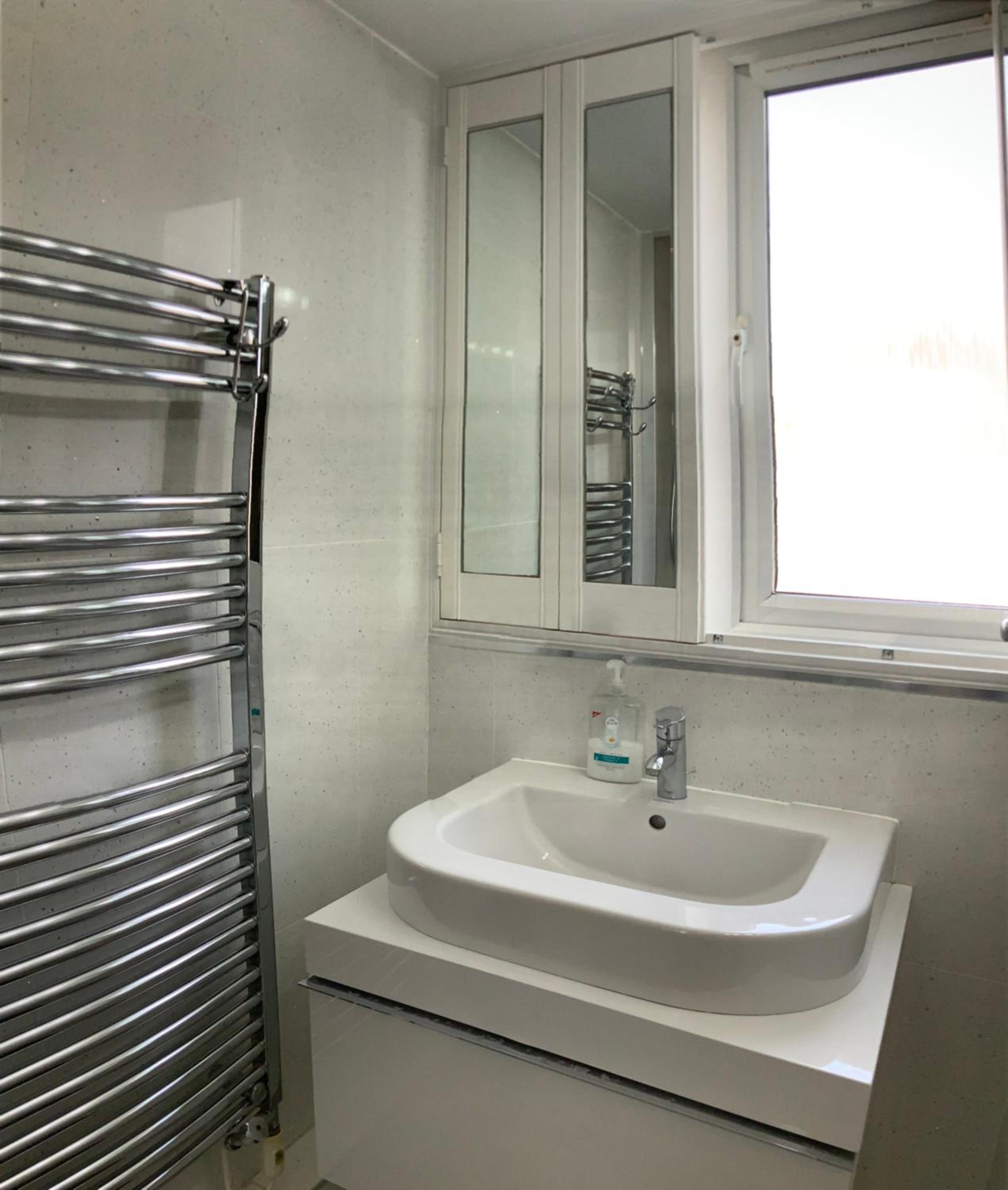 Deluxe Double Room with Bath photo 3