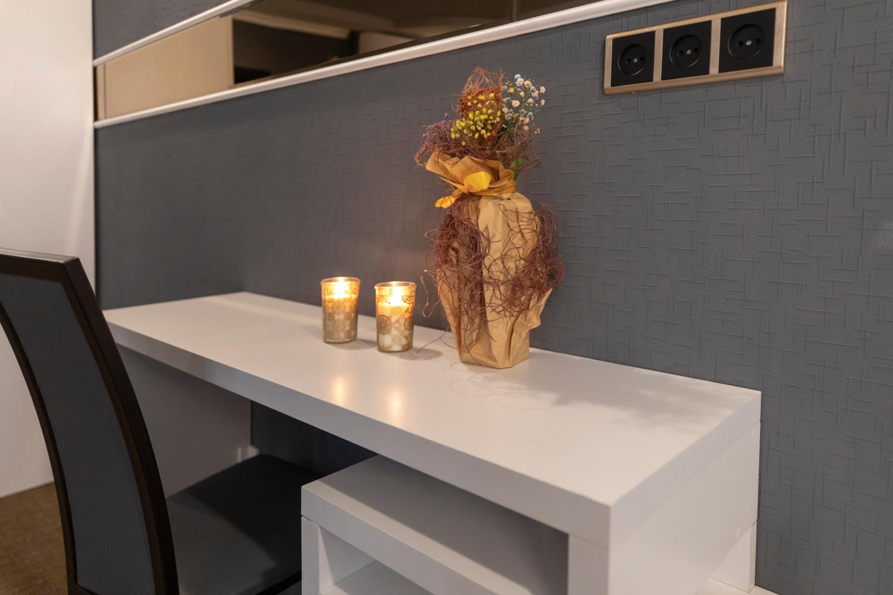 Suite - Photo 3
