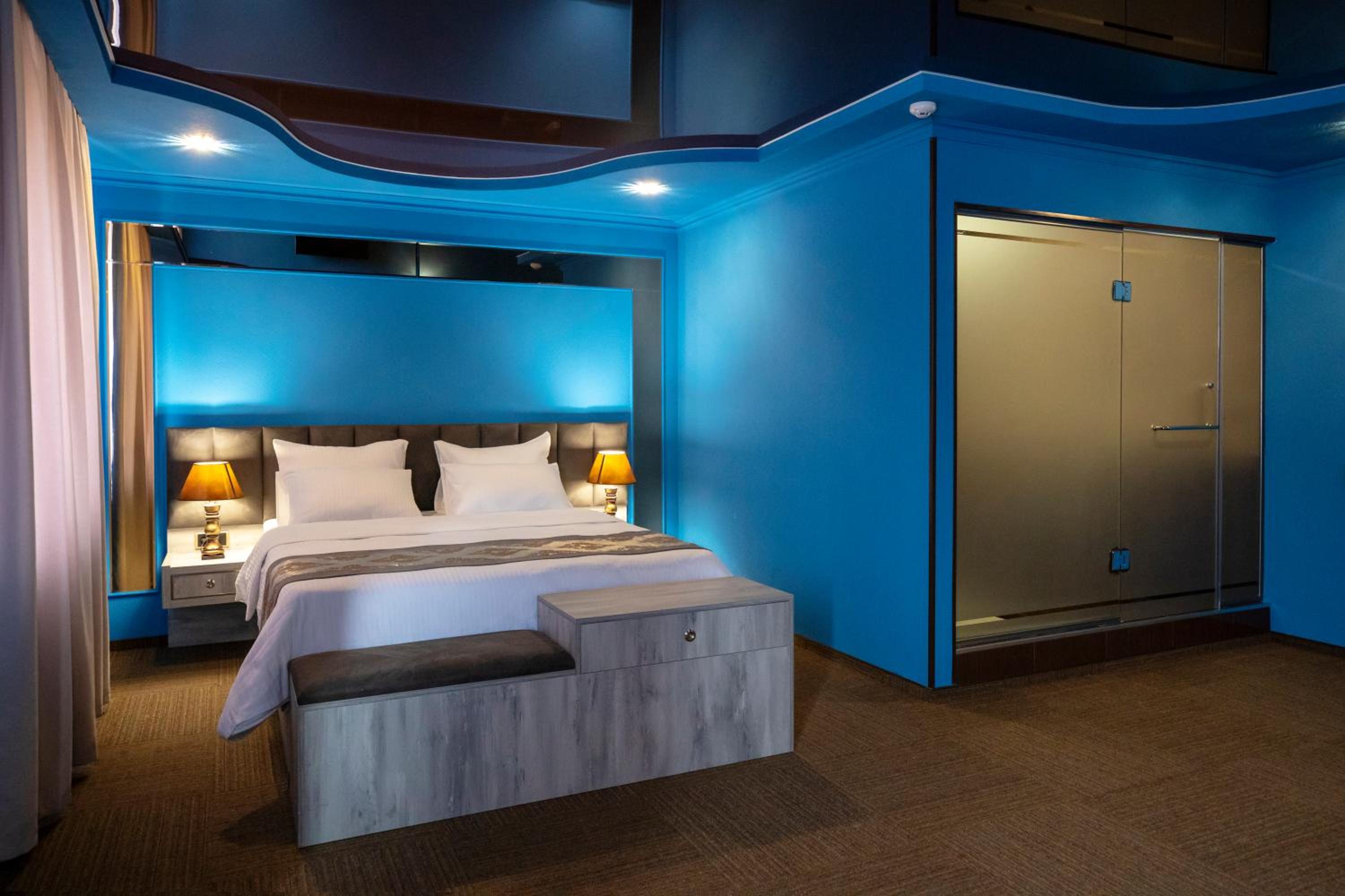 Suite - Photo 9