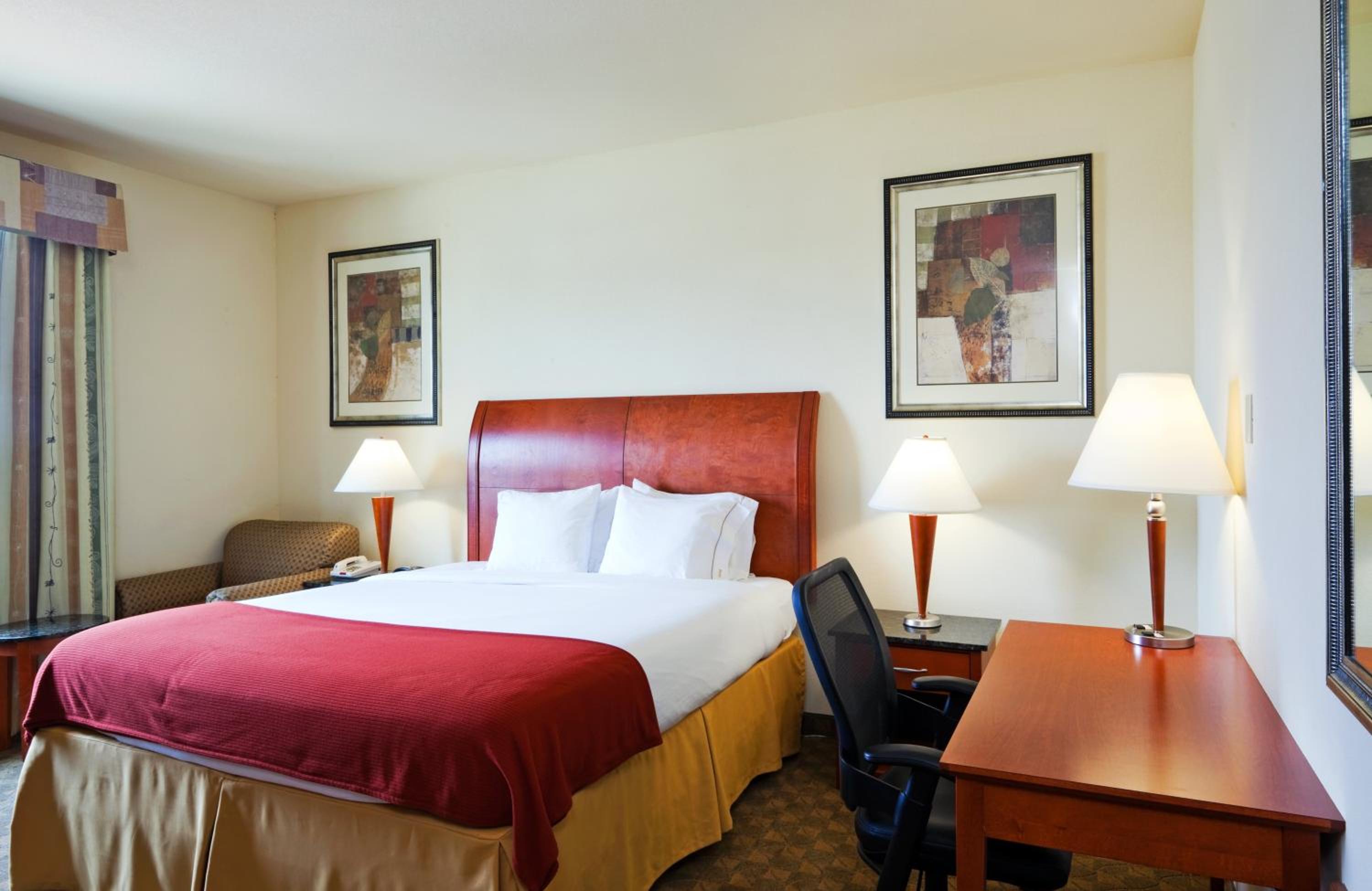 Standard King Room - Photo 2