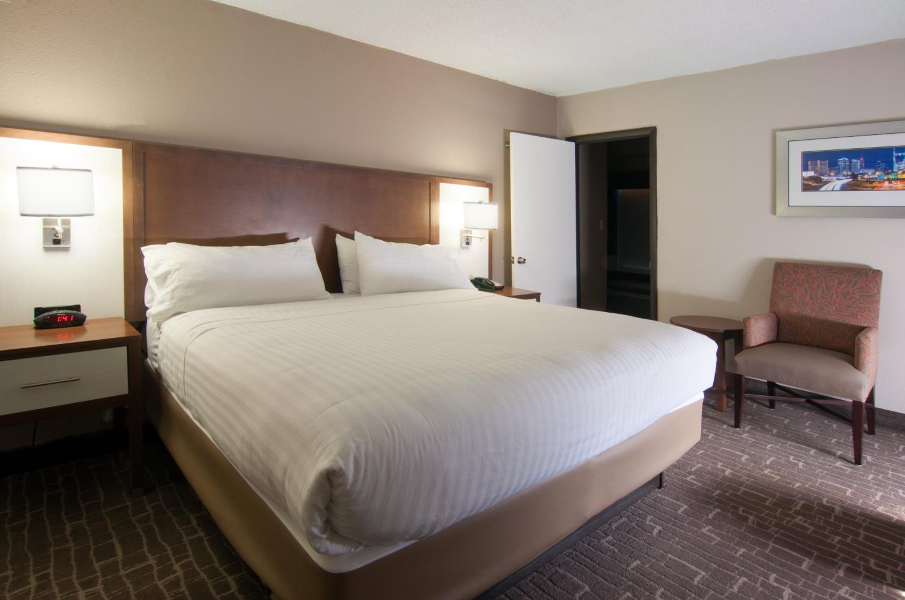 Standard King Room - Photo 2