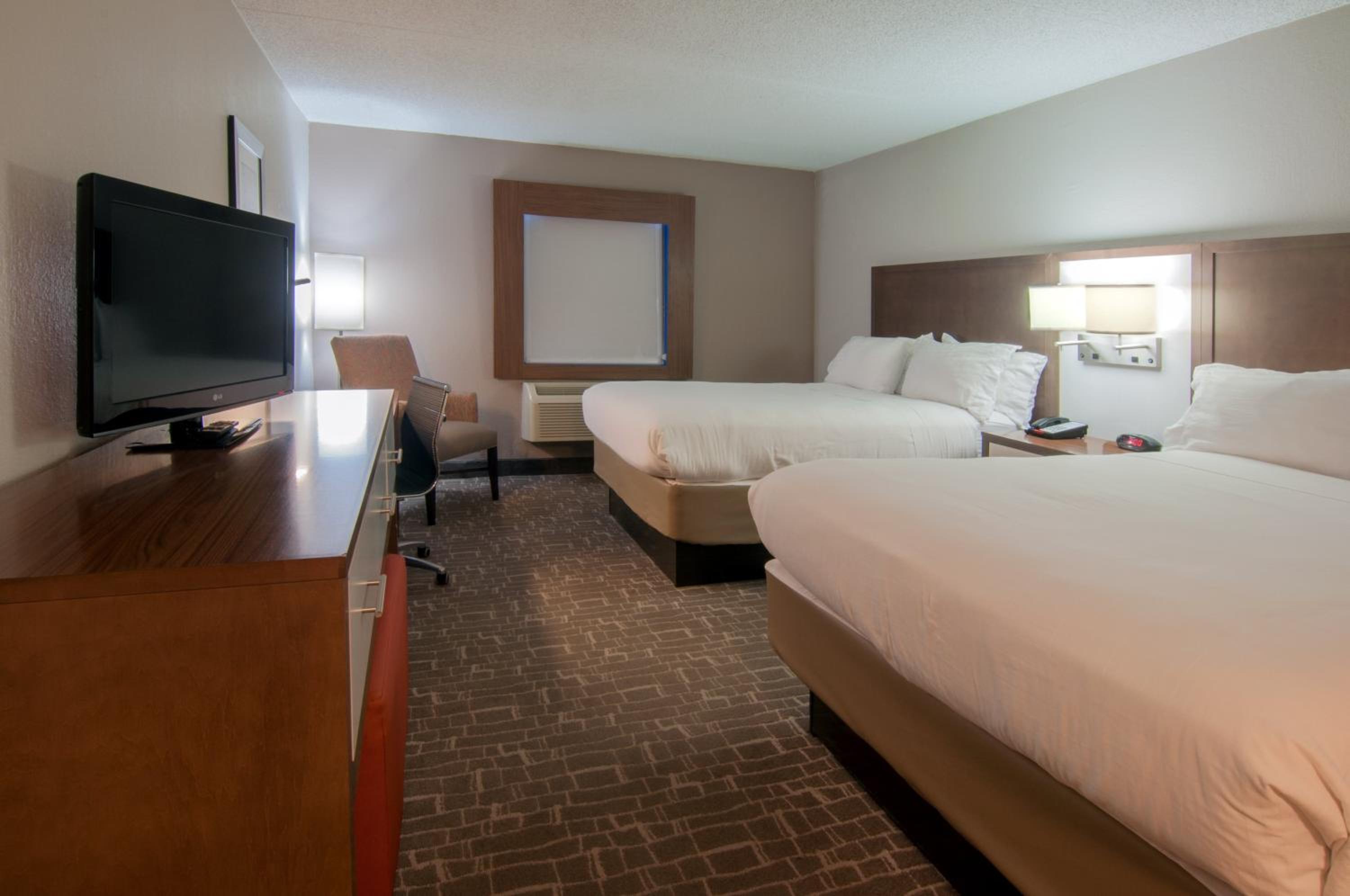 Standard Queen Room with Two Queen Beds - Photo 1