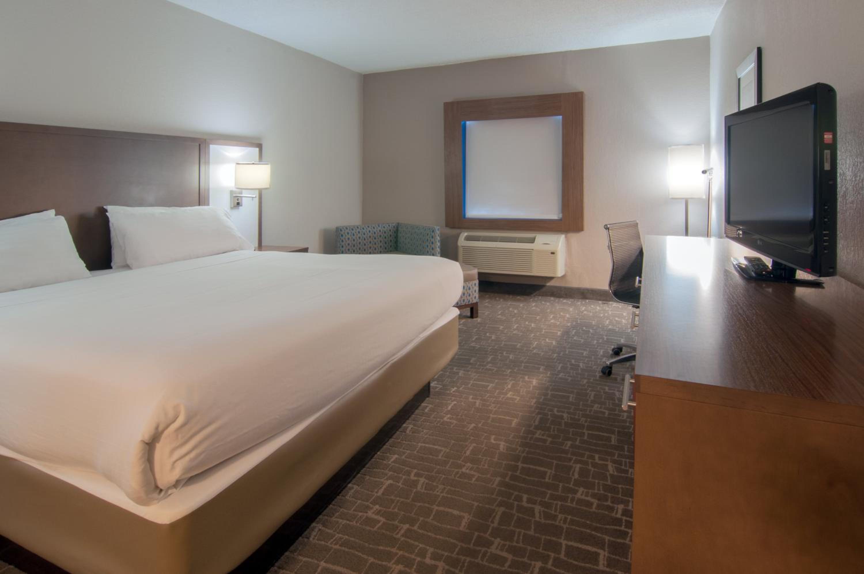Standard King Room - Photo 3