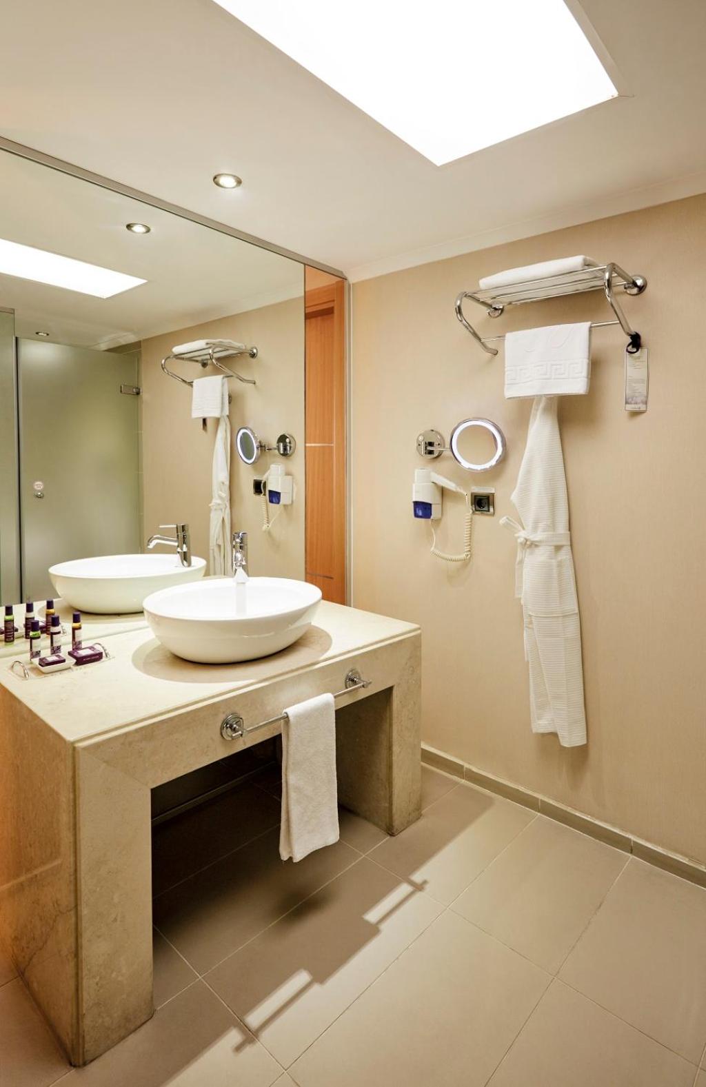 Deluxe Double or Twin Room - Photo 2