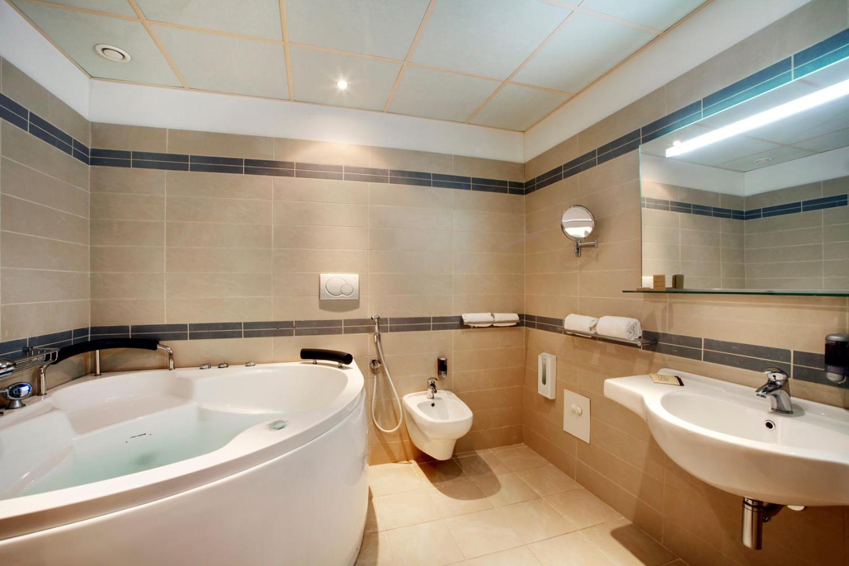 Junior Suite with Lake View - Photo 4
