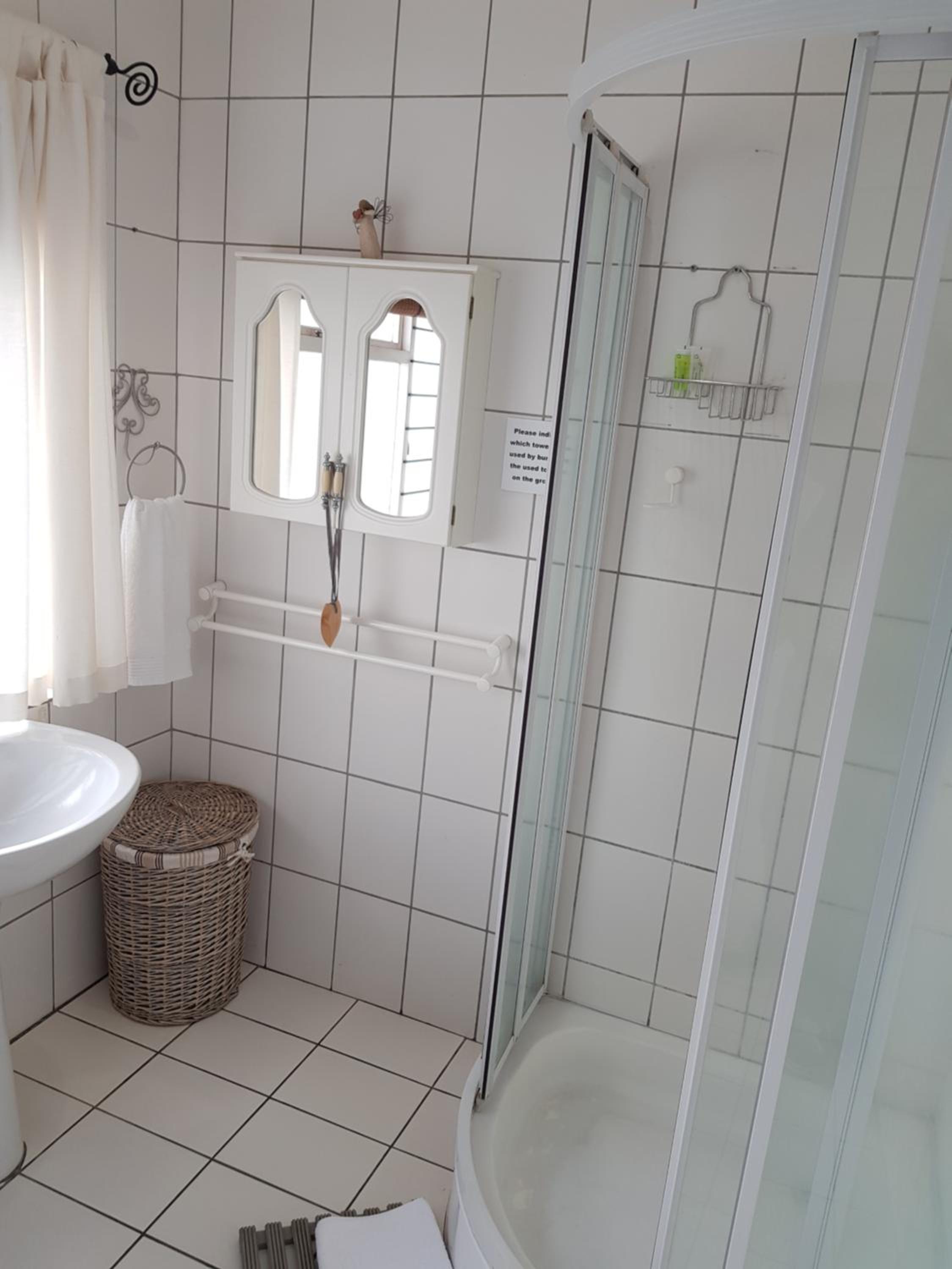 One-Bedroom Suite - Photo 2