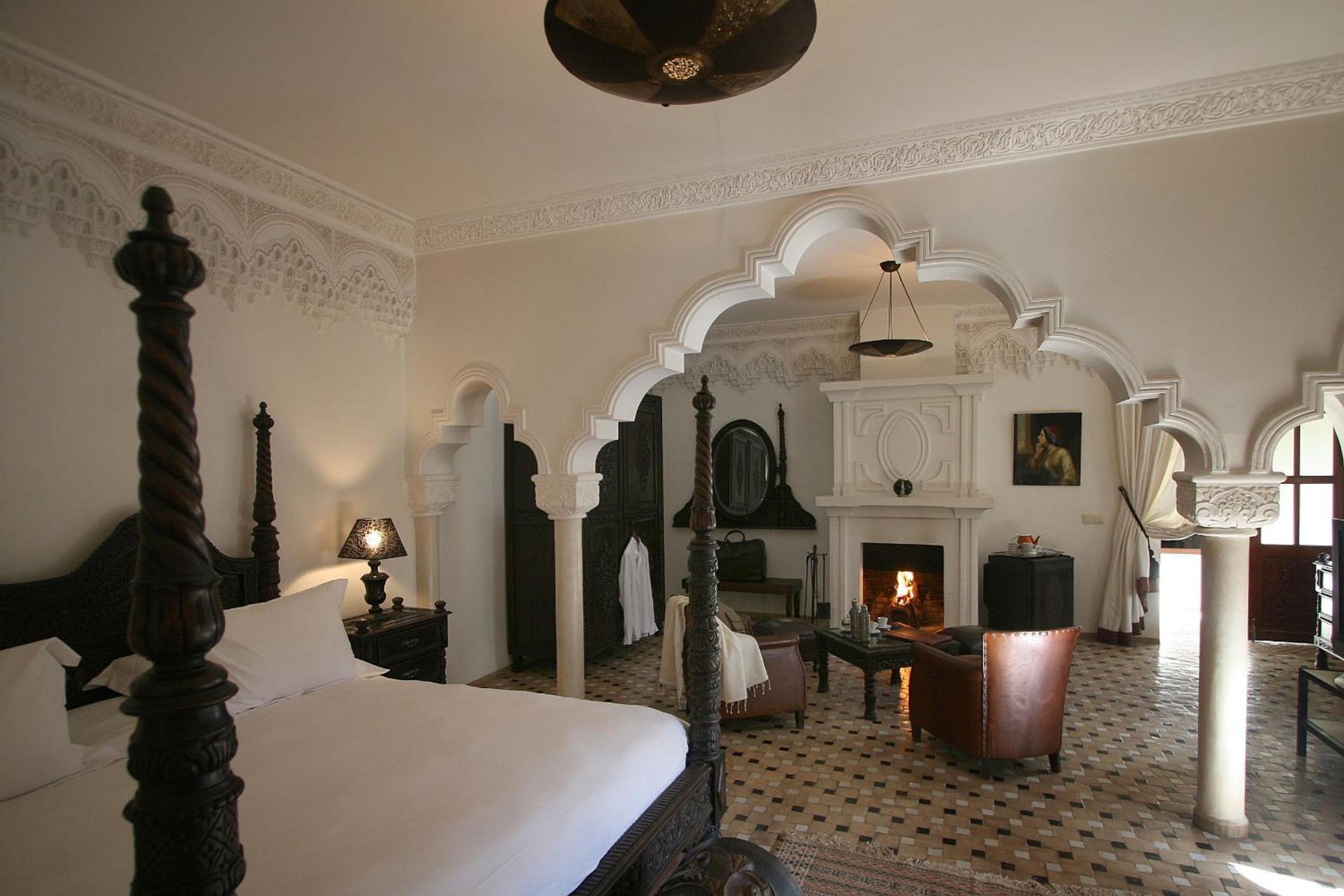 King Suite with Balcony - Photo 11