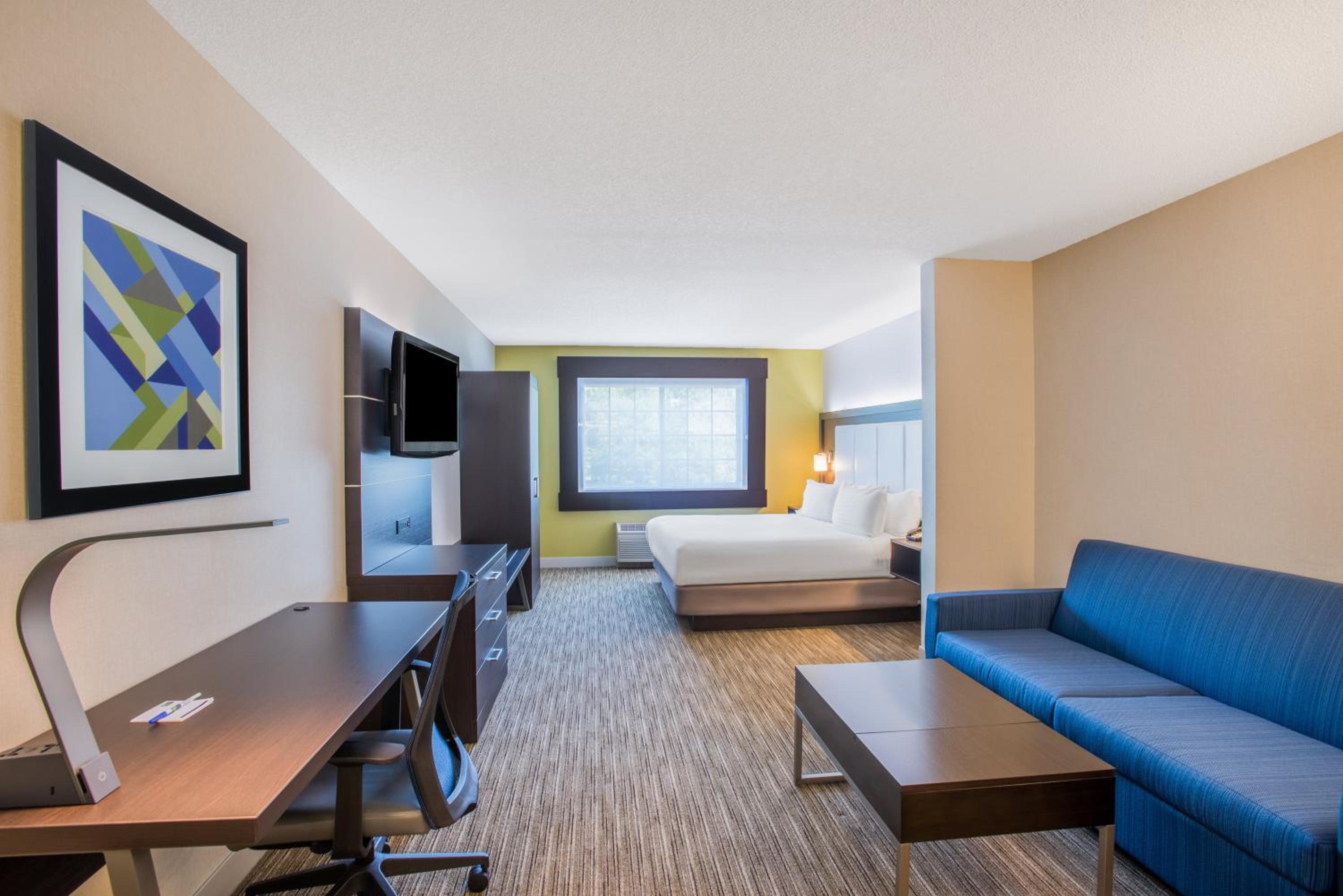 One-Bedroom Suite with Sofa Bed - Photo 1