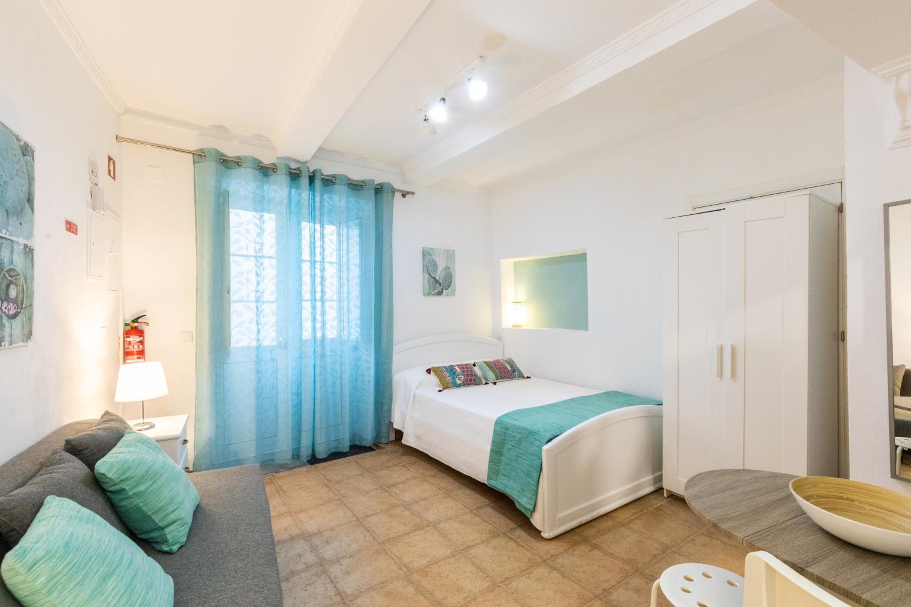 One-Bedroom Apartment - Photo 1