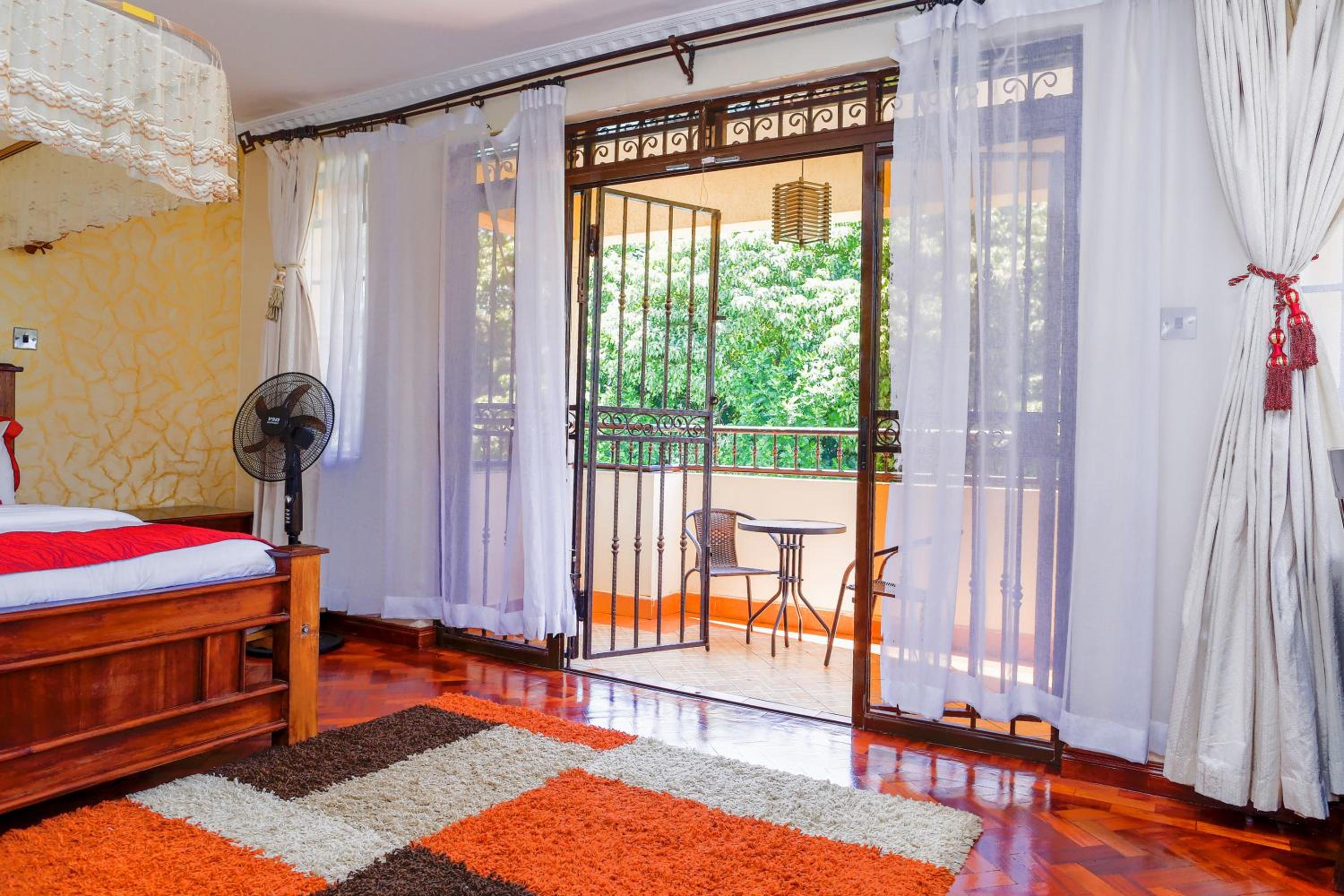 Deluxe King Room with Balcony and Jacuzzi photo 1