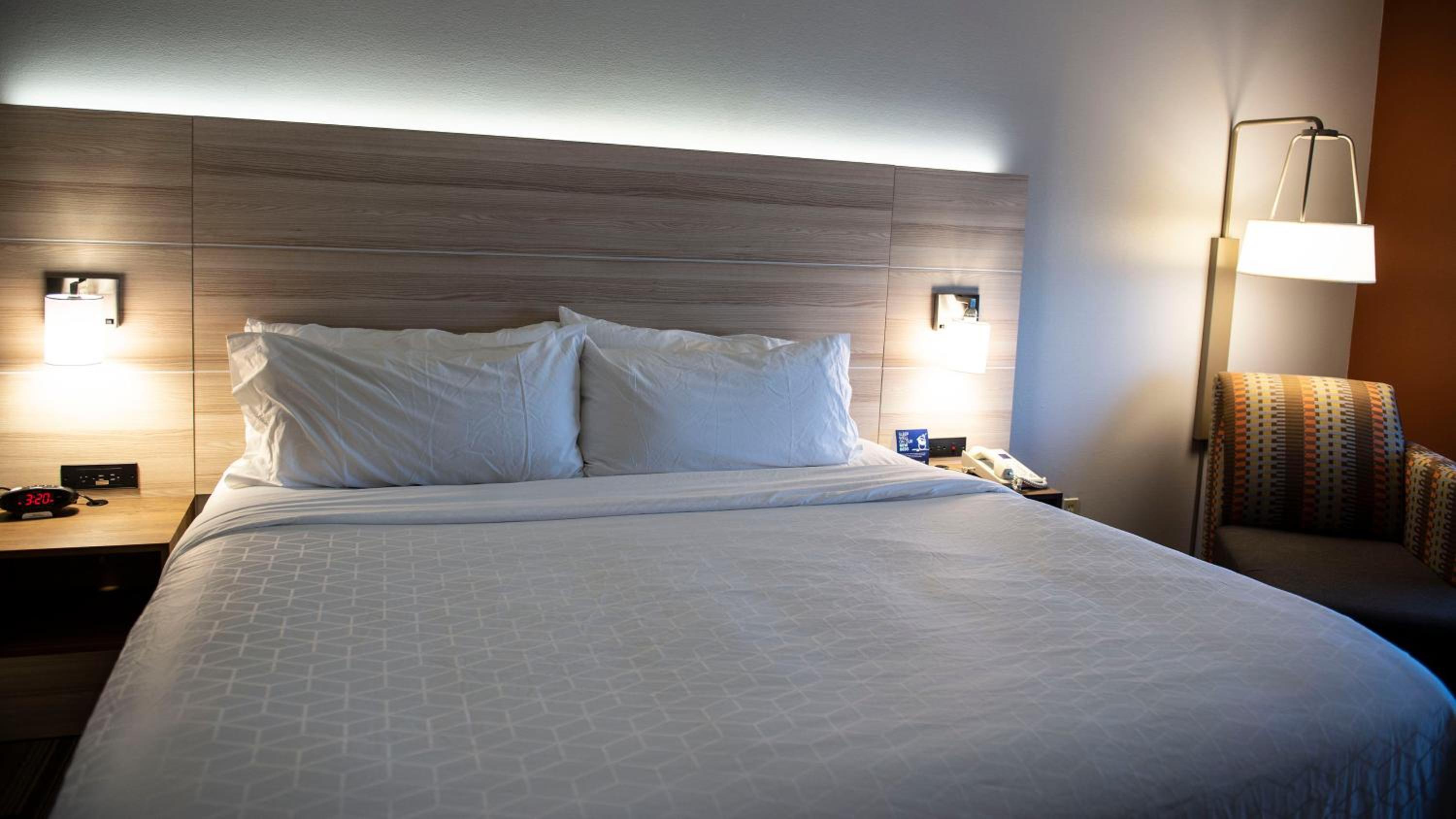 Standard King Room - Photo 1