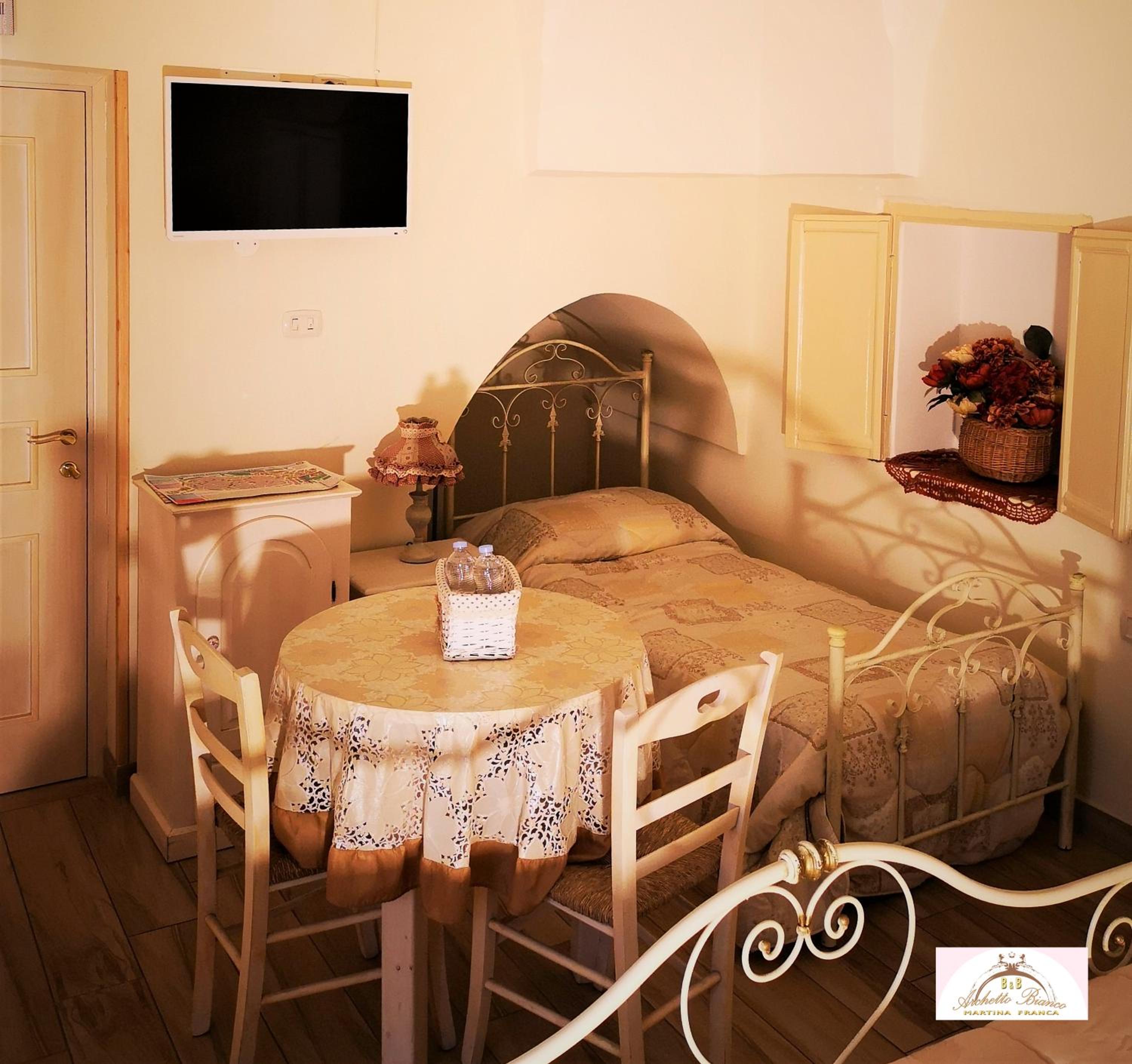 Double Room with Private Bathroom photo 3