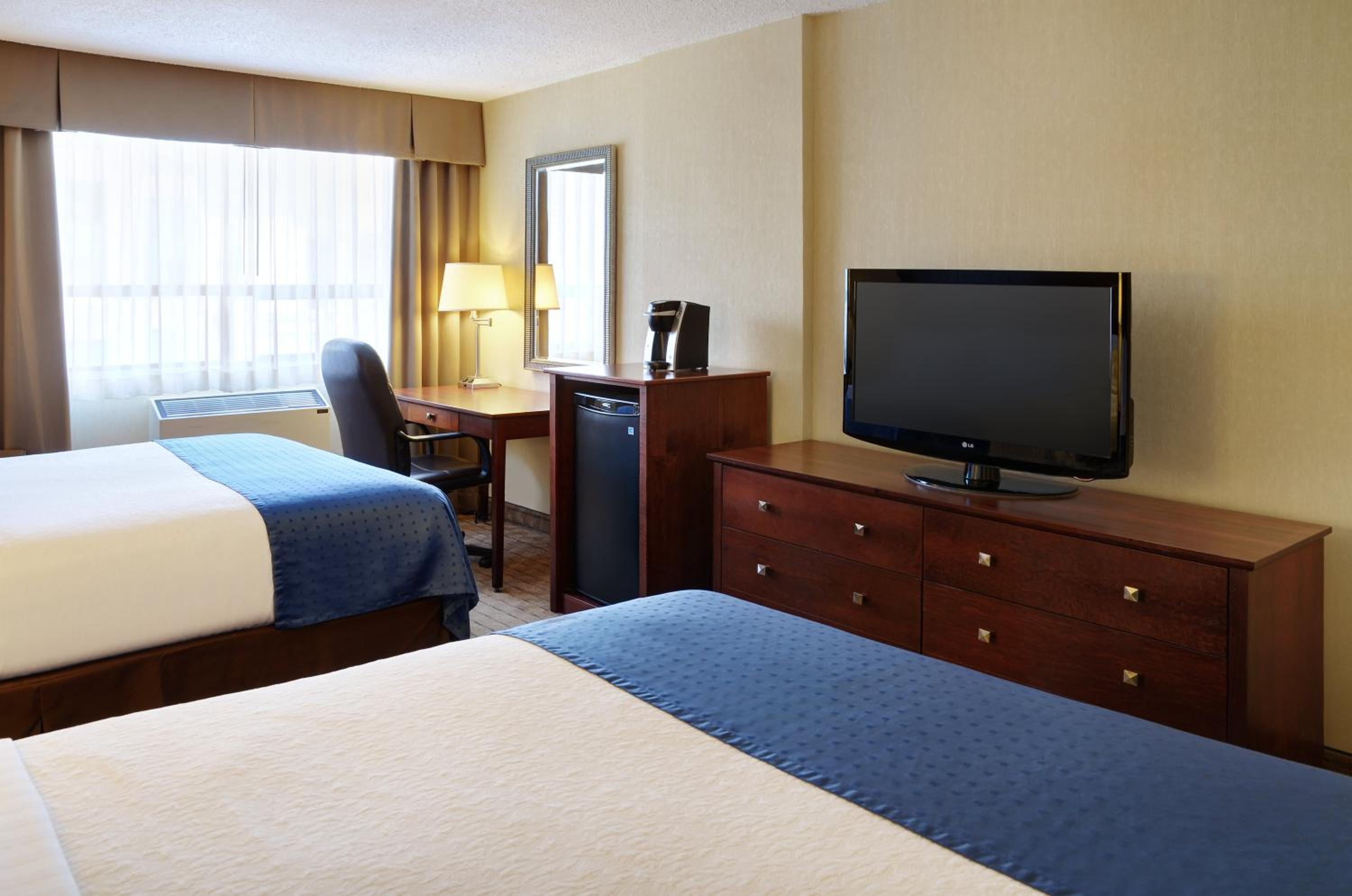Standard Room with Two Queen Beds photo 1