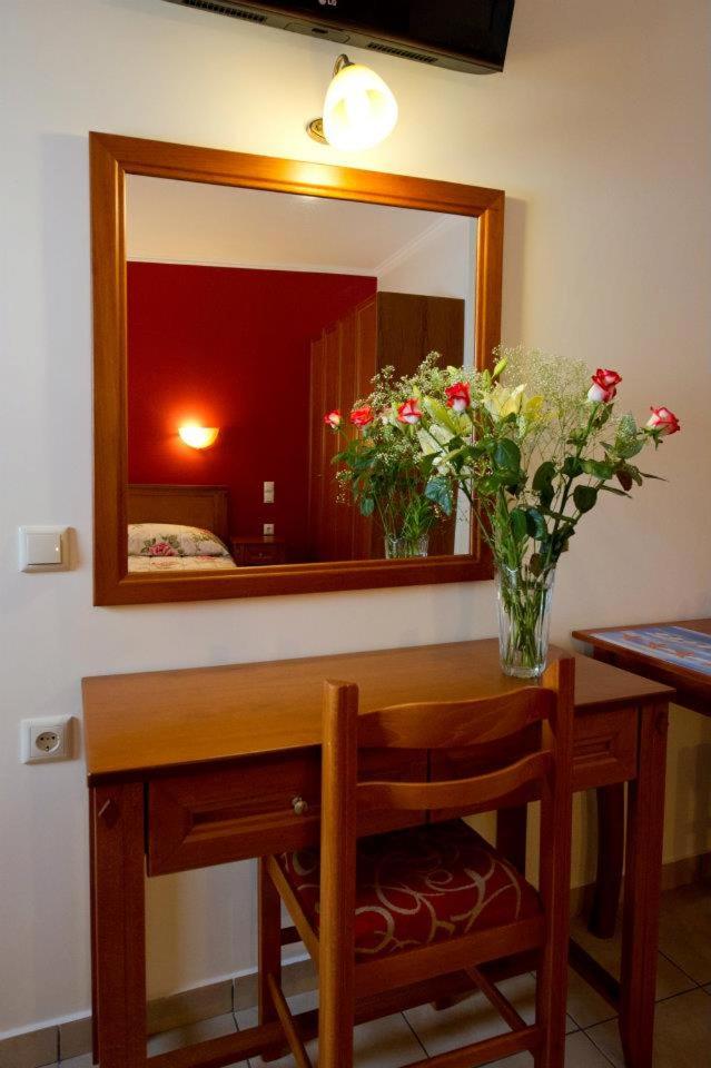 Studio with Balcony - Photo 7