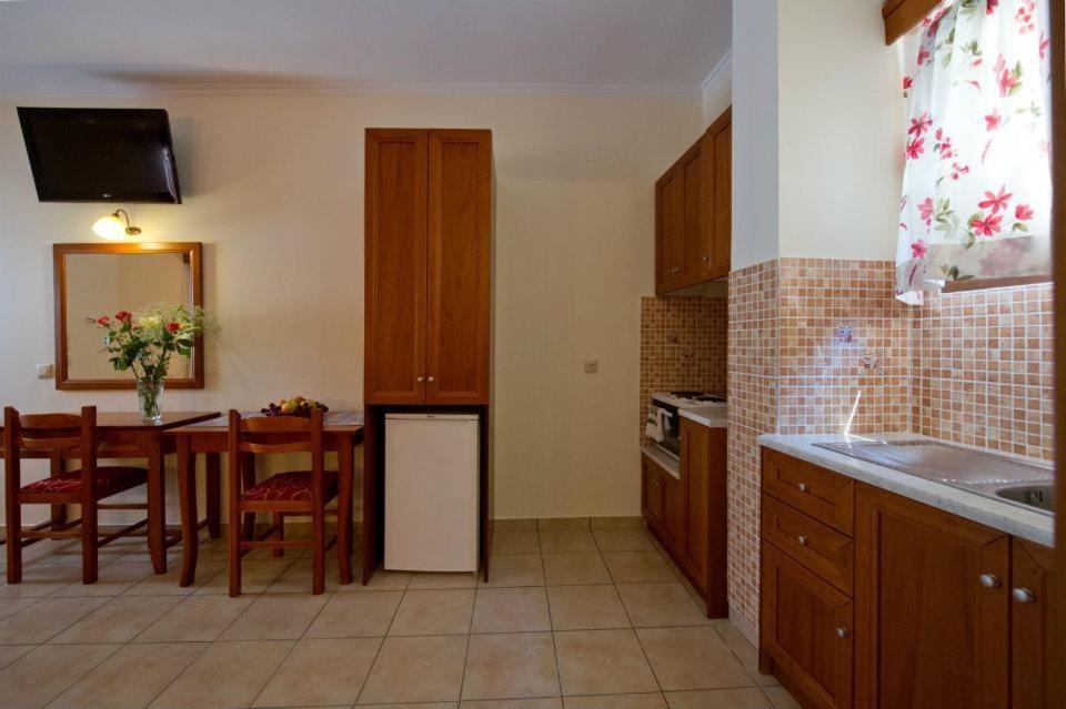 Studio with Balcony - Photo 6