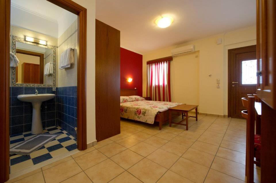 Studio with Balcony - Photo 12
