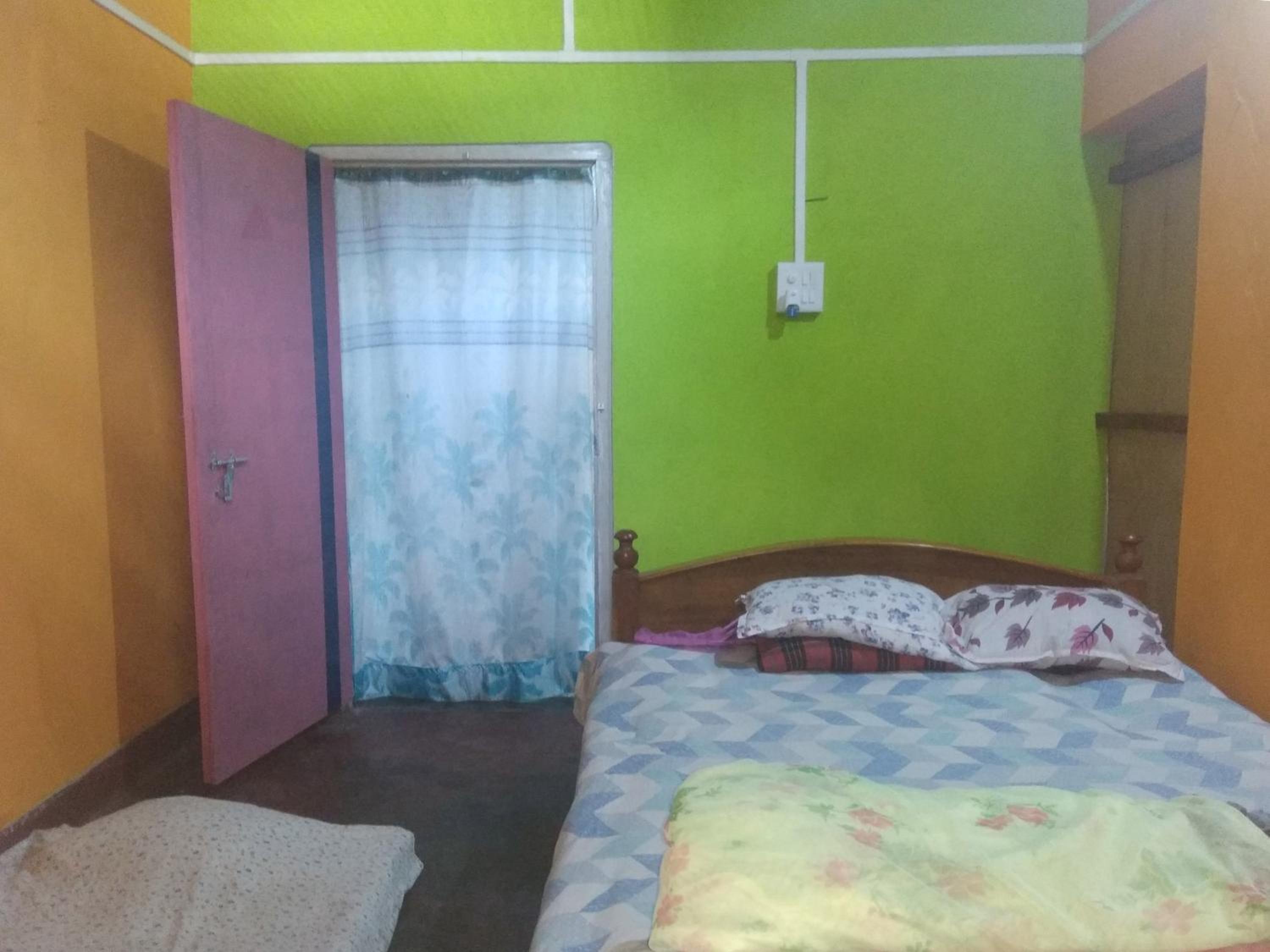 Budget Twin Room photo 2