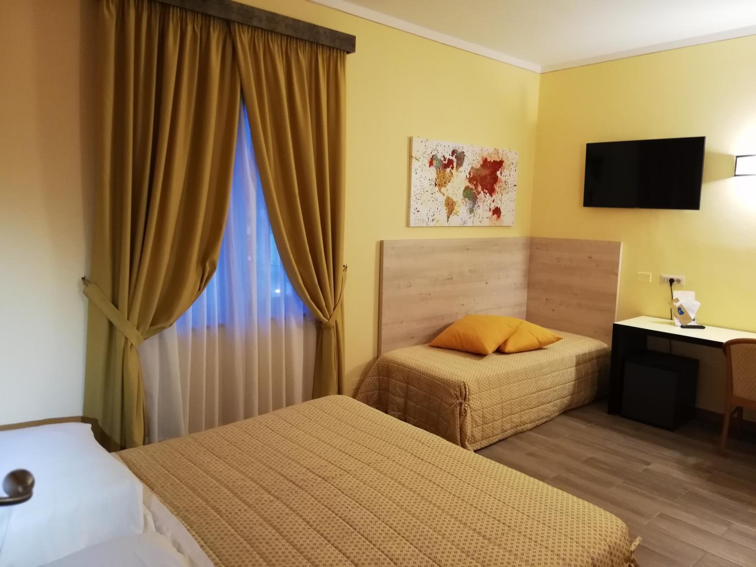 Deluxe Triple Room - Photo 1