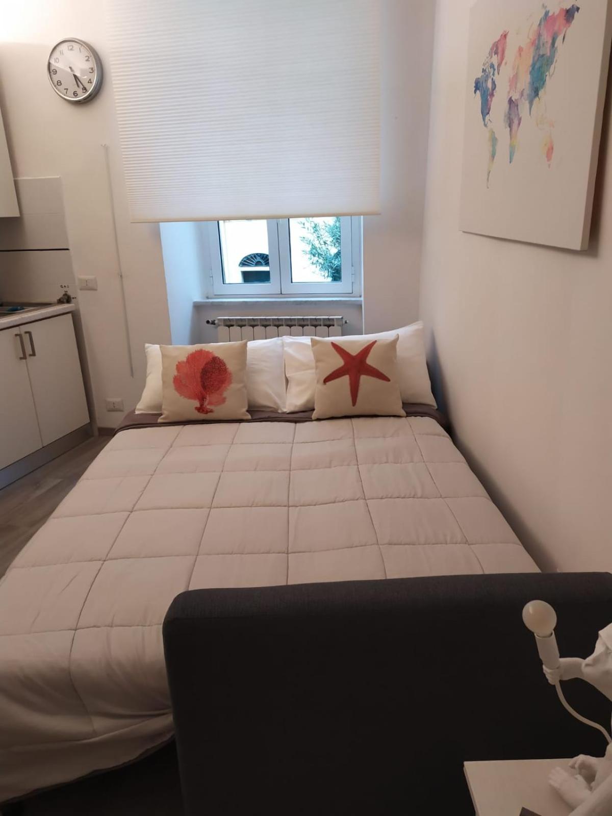 Studio Apartment - Photo 2