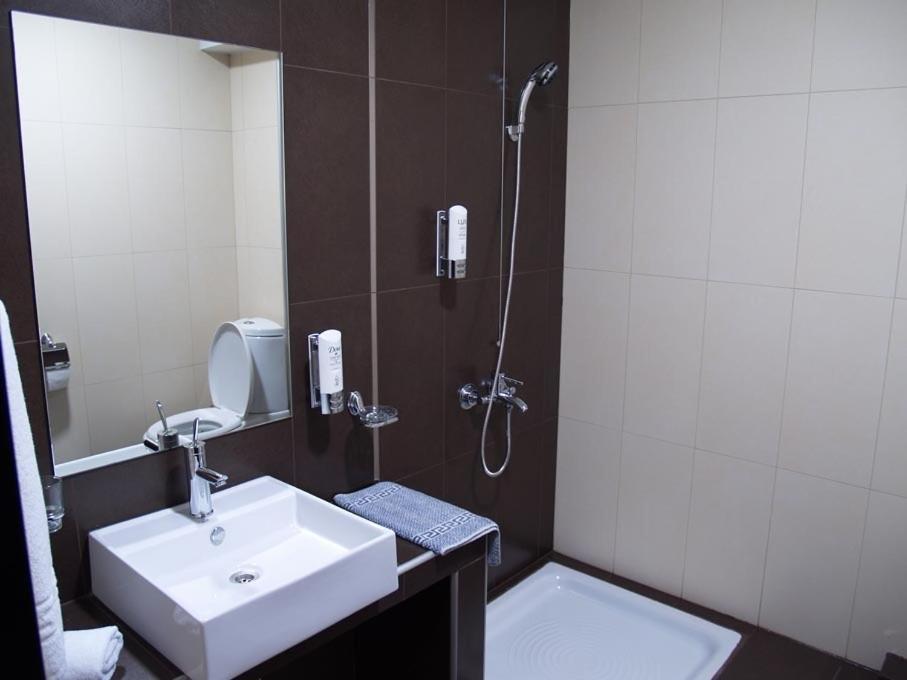 Double or Twin Room - Photo 7