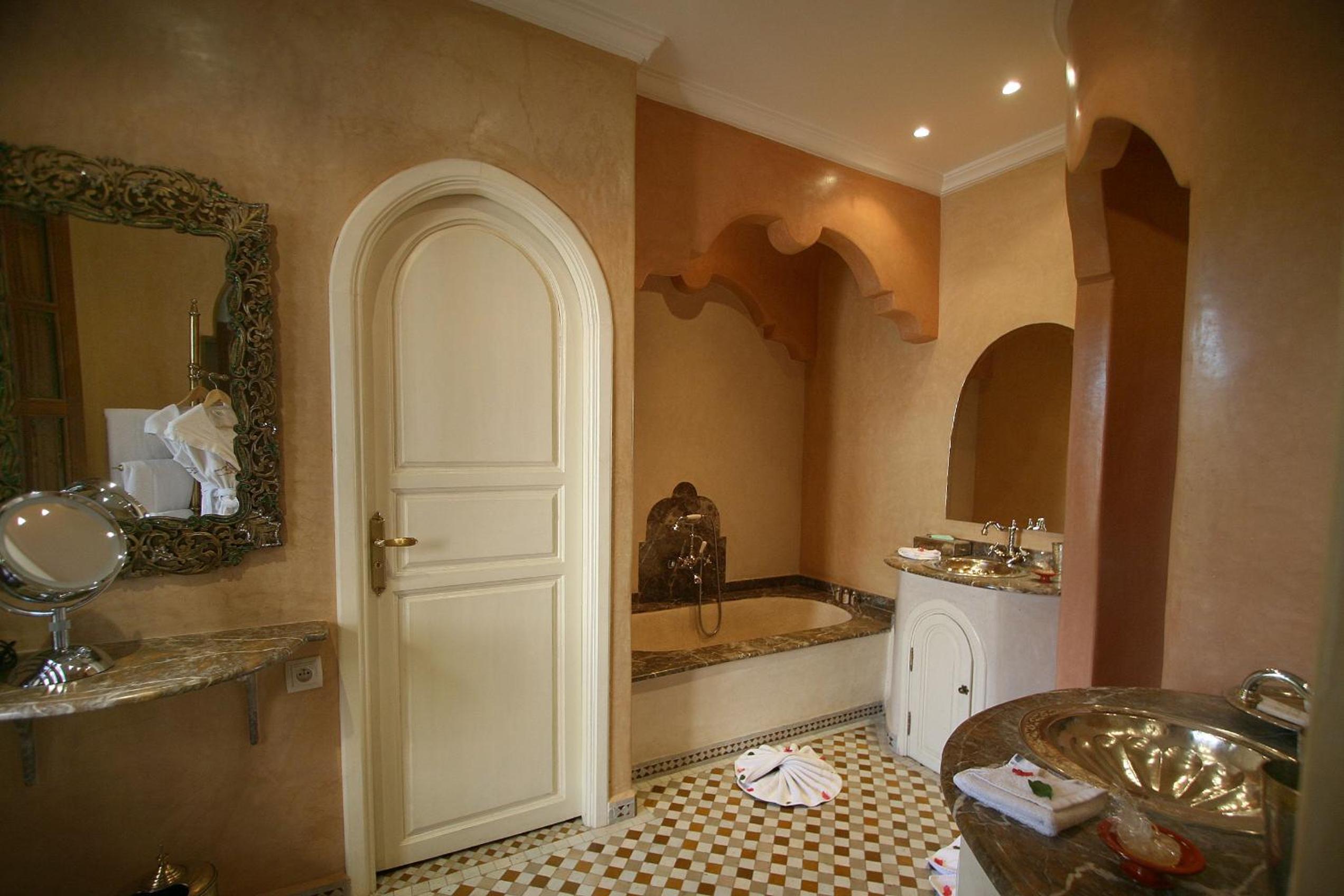 Deluxe Suite - Photo 17