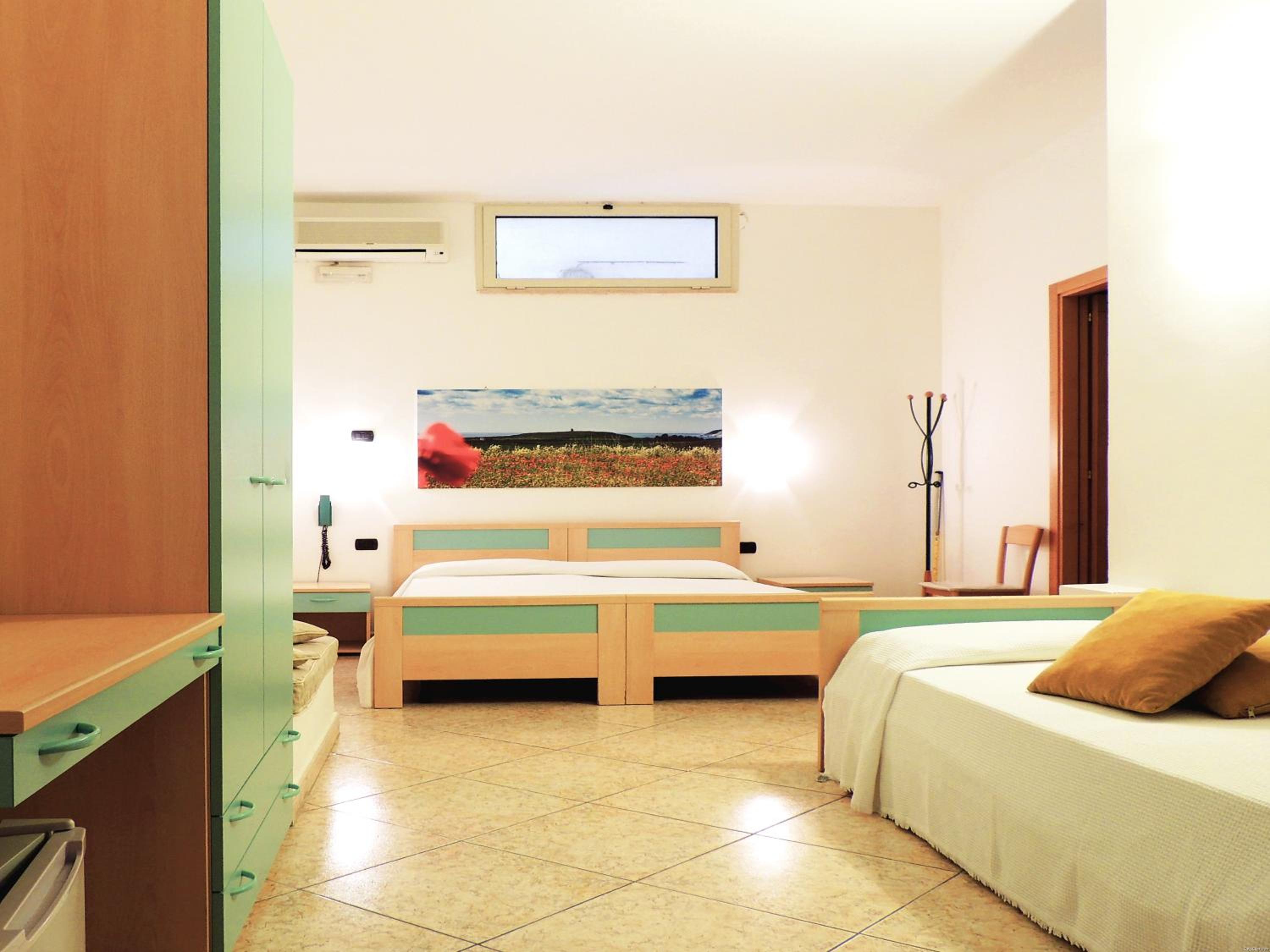 Family Room with Private Bathroom - Photo 4
