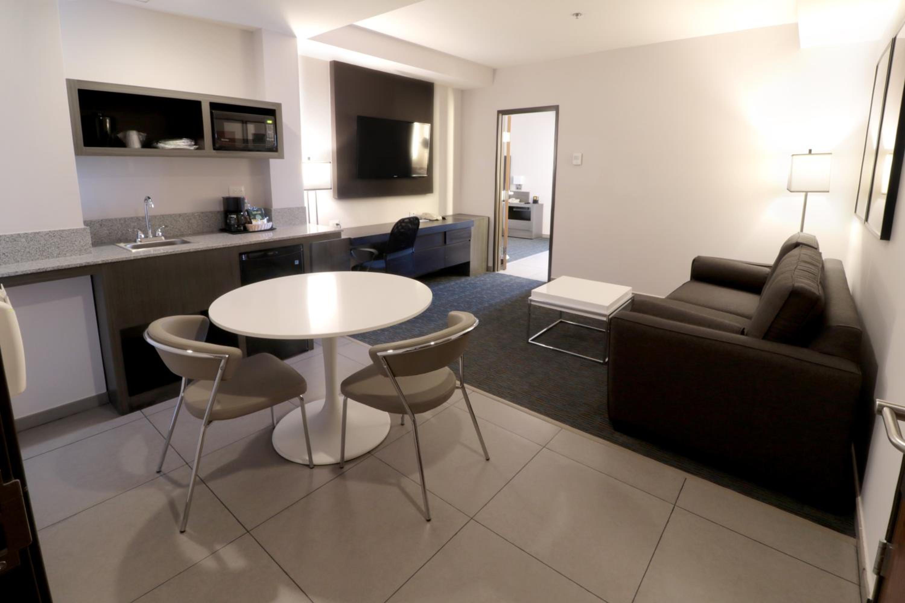 One-Bedroom Suite with Two Queen Beds photo 1