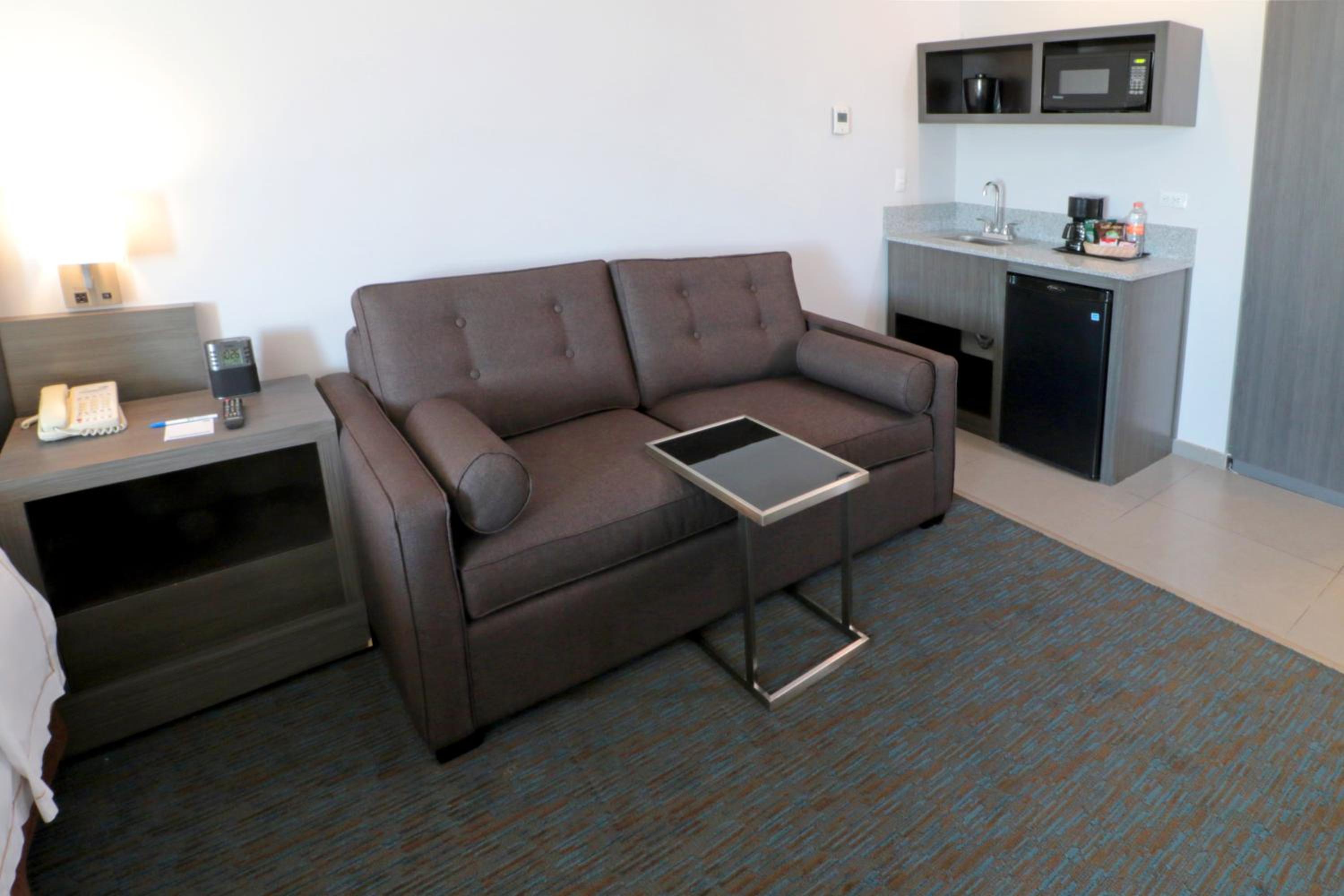 Queen Suite with Two Queen Beds photo 3