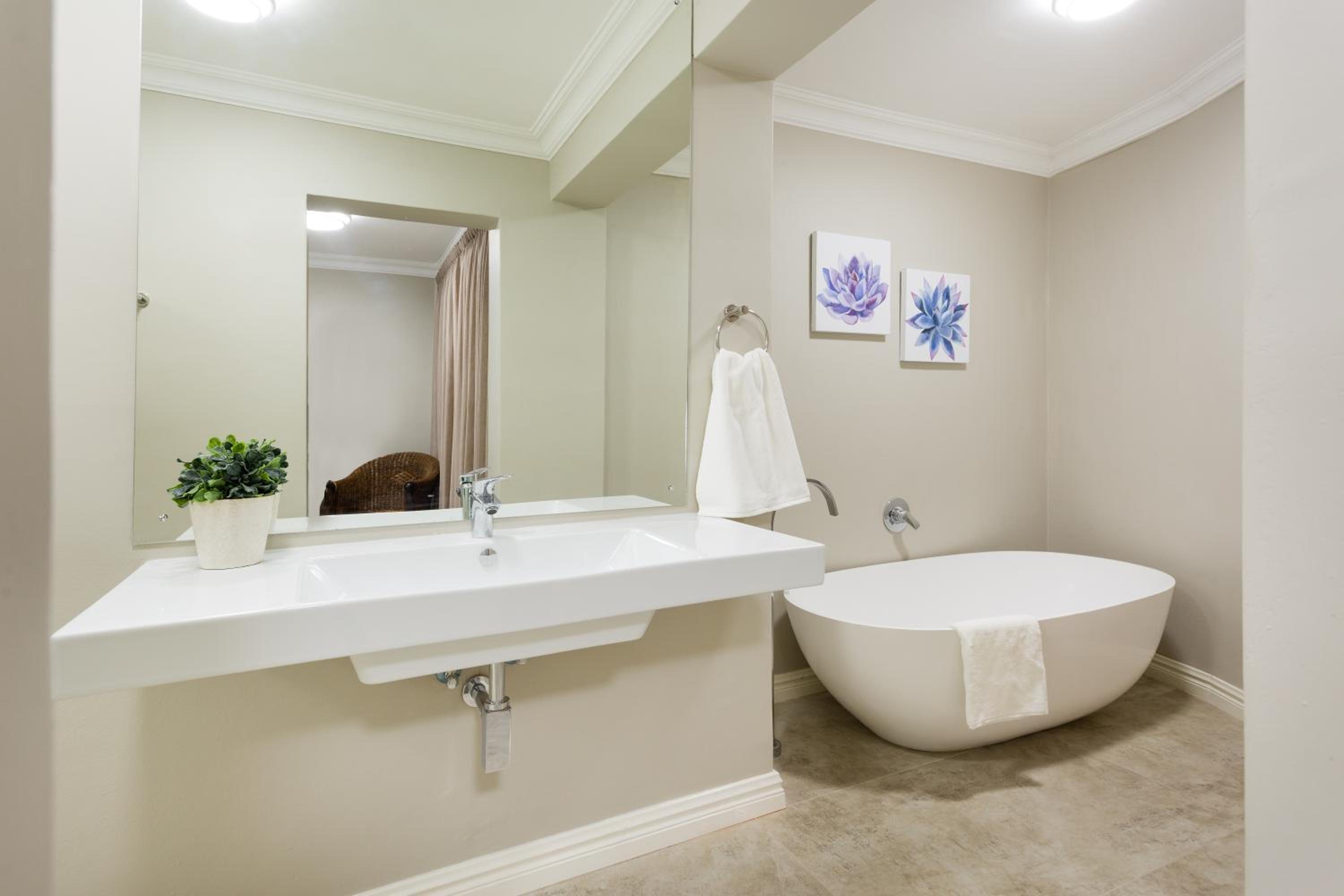 Luxury King Room photo 2