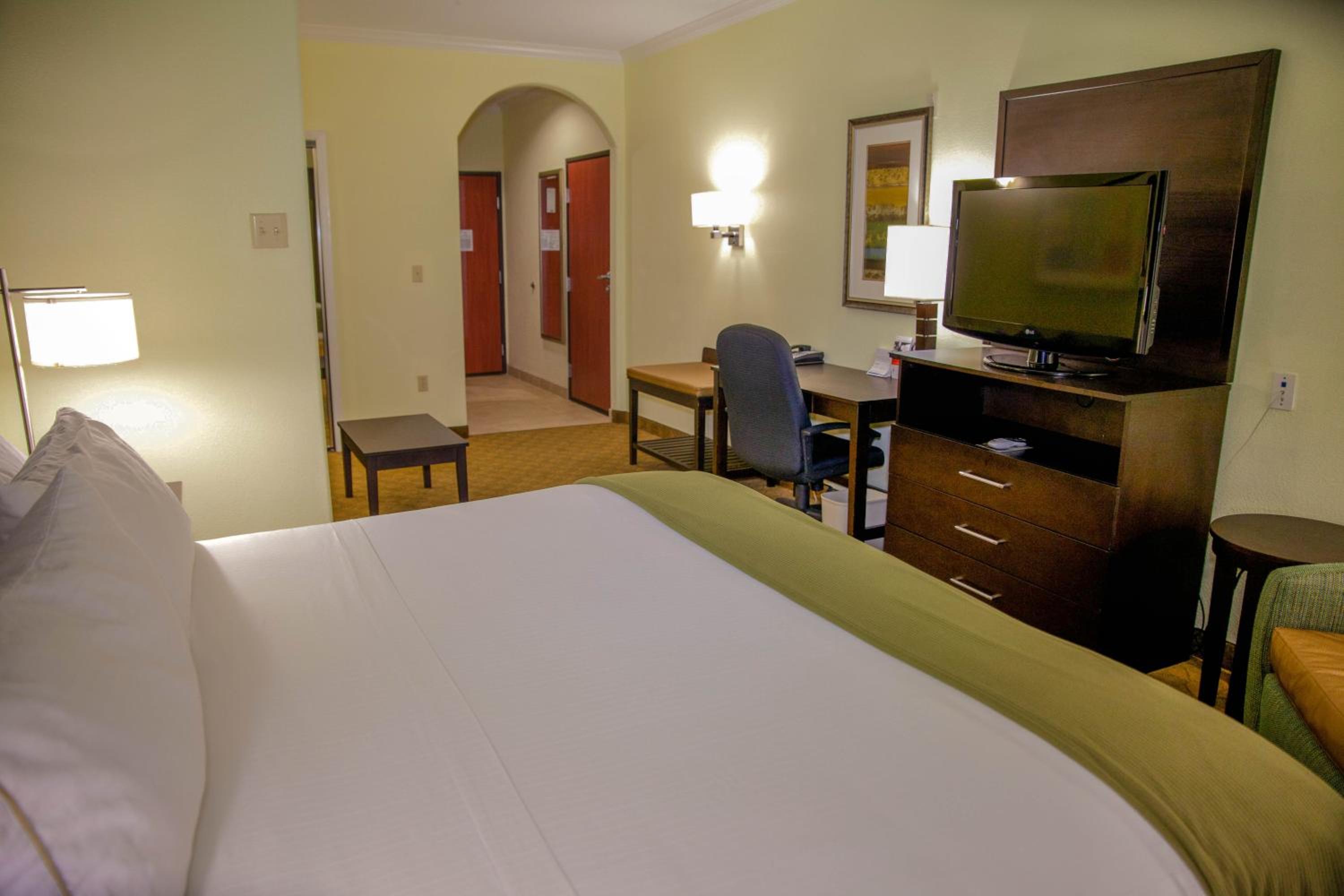 King Suite with Sofa Bed - Photo 3