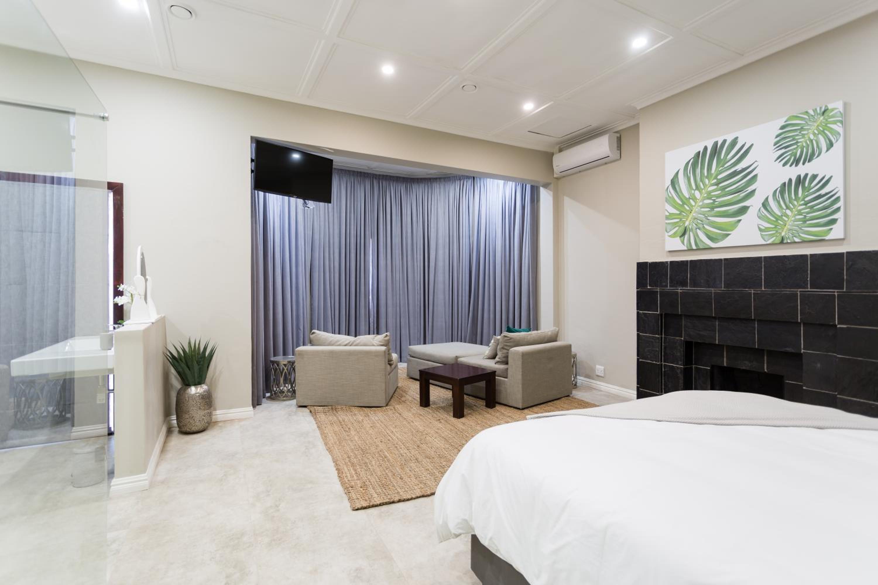 Honeymoon Suite photo 2