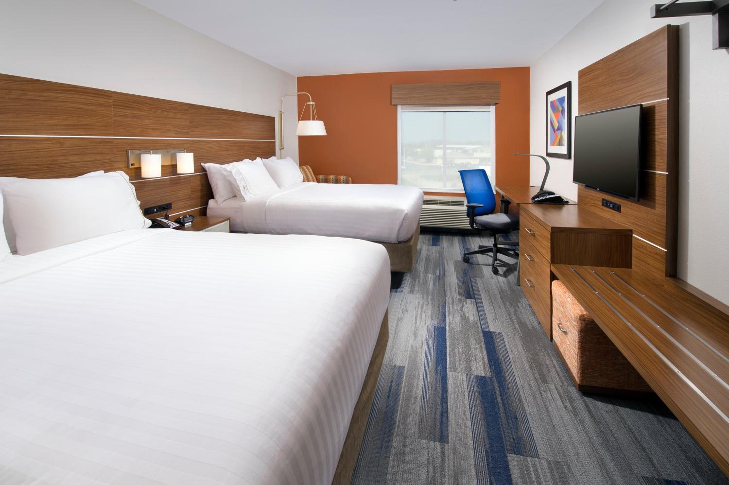 Standard Queen Room with Two Queen Beds - Communications Accessible