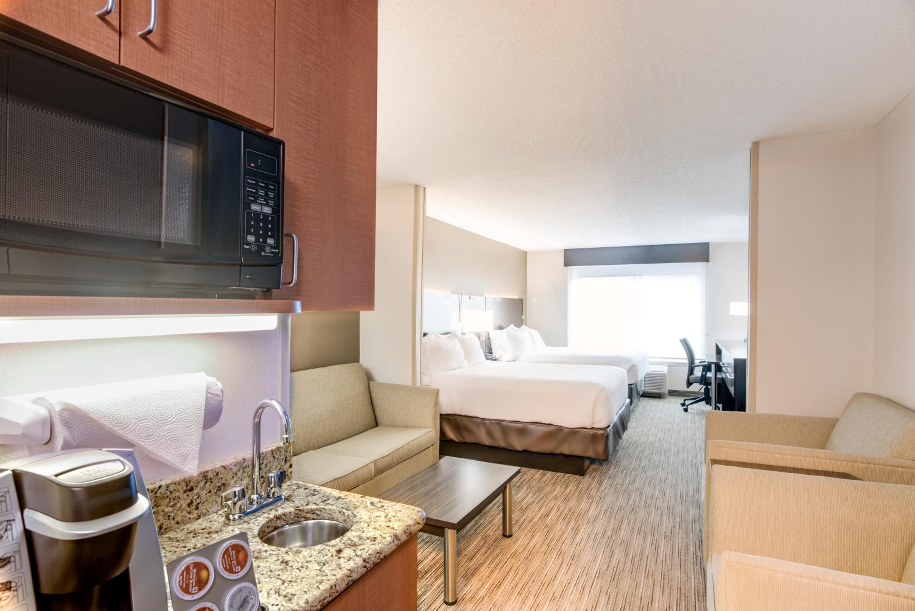 Queen Suite with Two Queen Beds and Additional Living Area - Photo 3