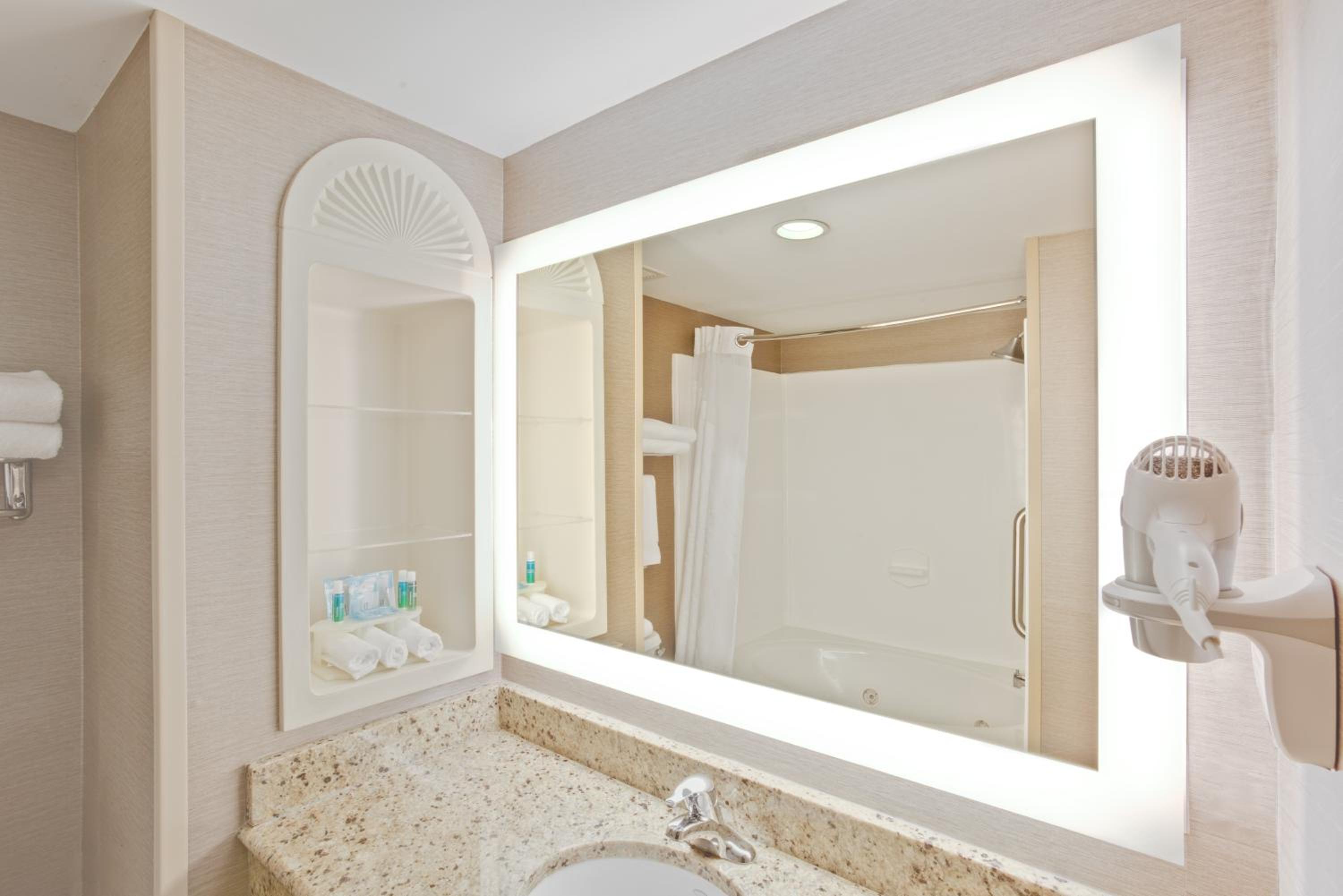 Standard King Room - Photo 2