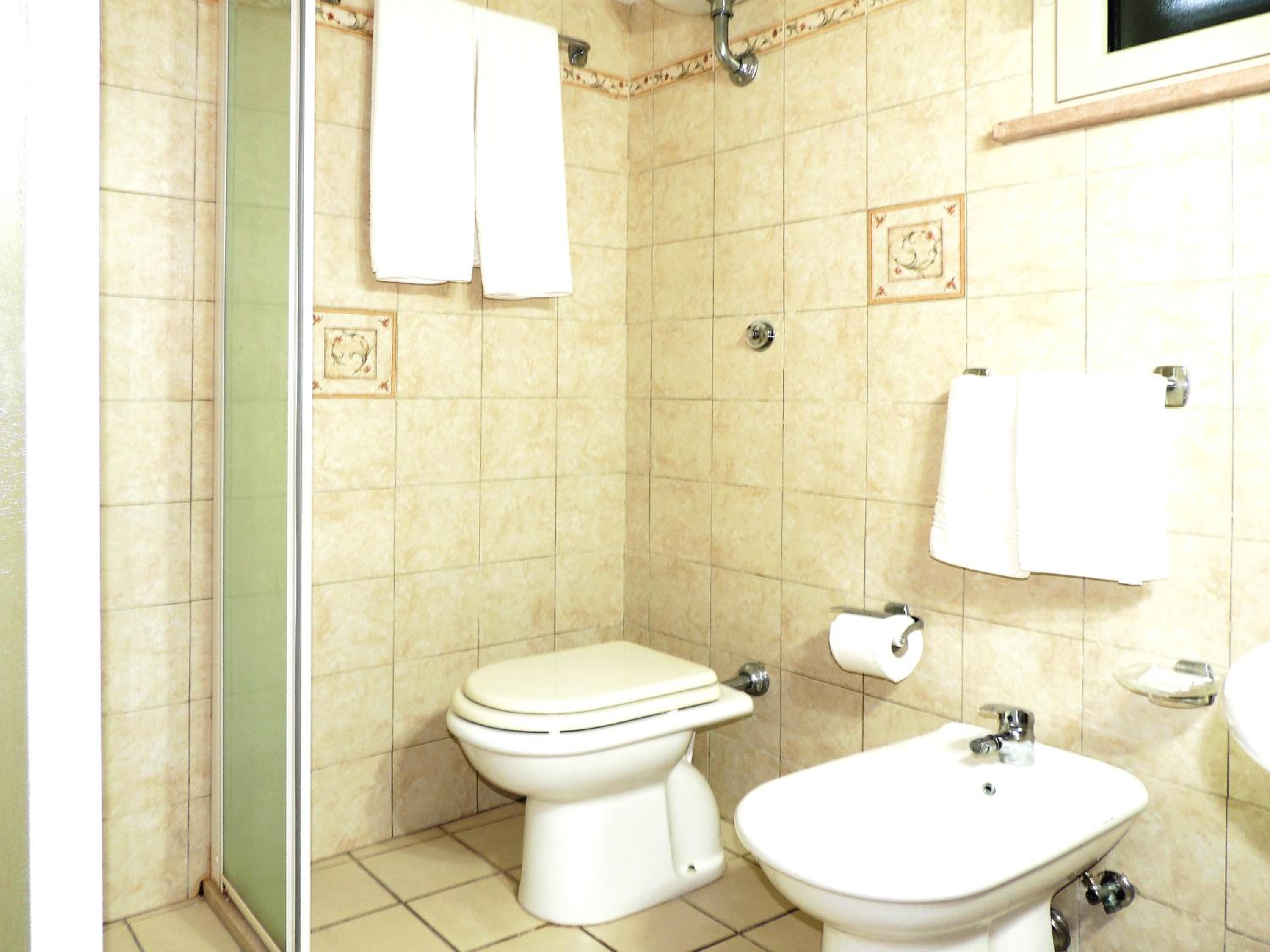 Double Room - Photo 5