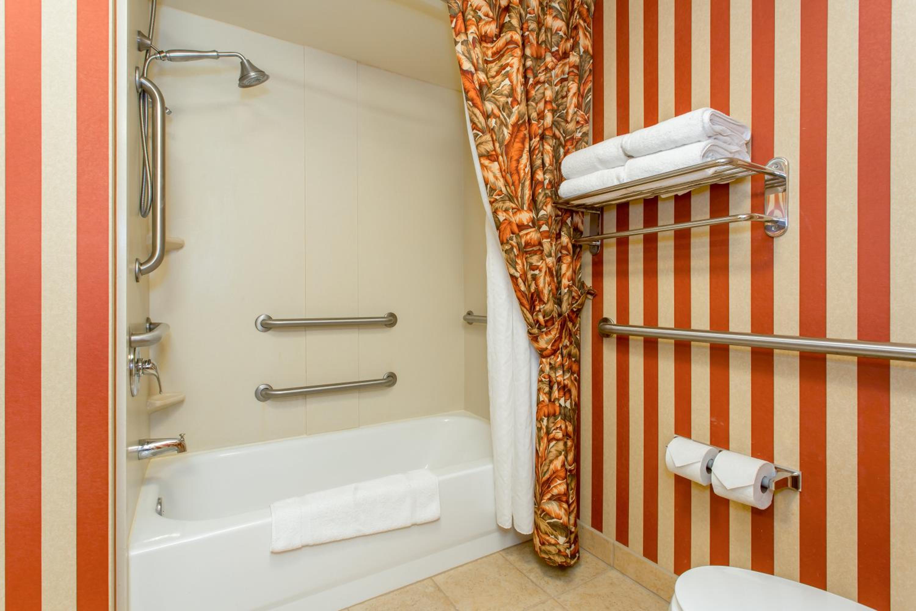 Standard King Room with Mobility Accessible Tub - Photo 2