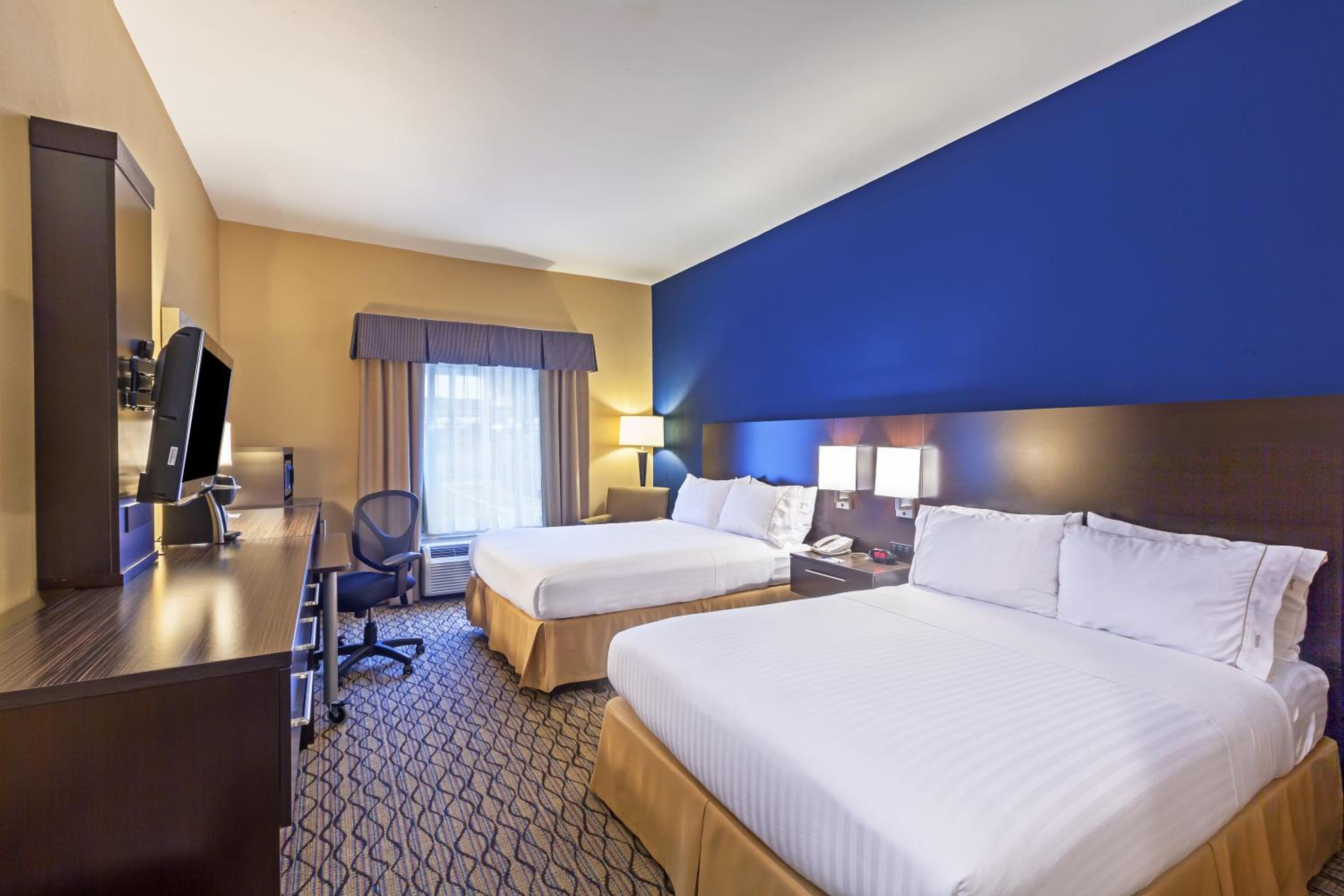 Standard Room with Two Queen Beds