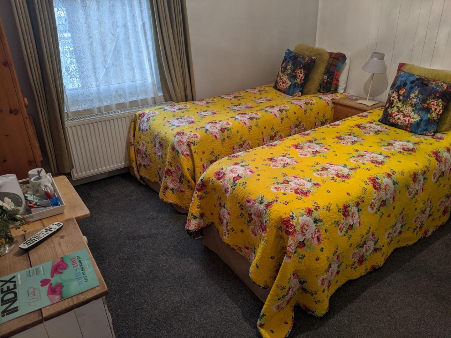 Double or Twin Room with Bathroom - Photo 4