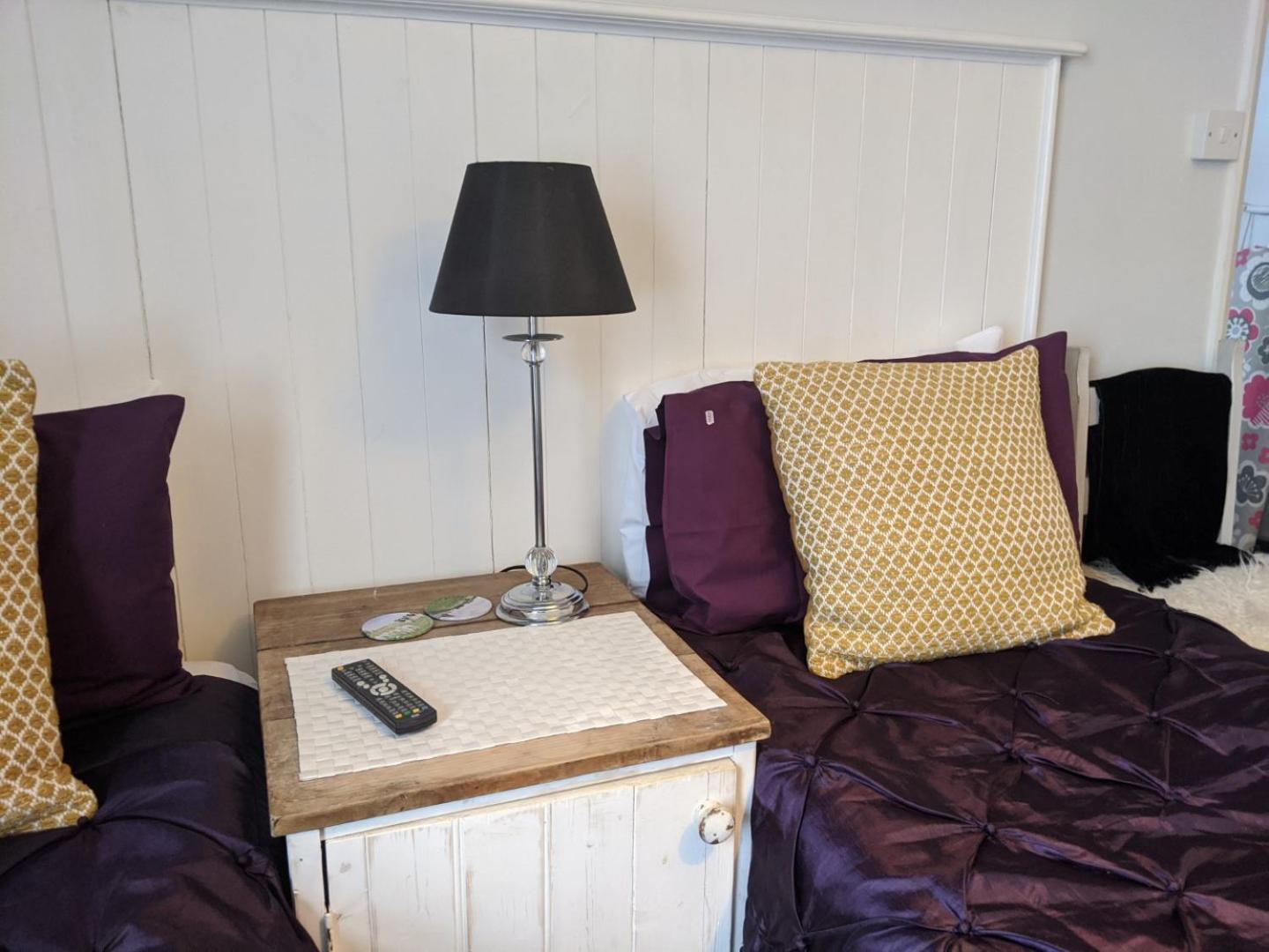 Double or Twin Room with Bathroom - Photo 3