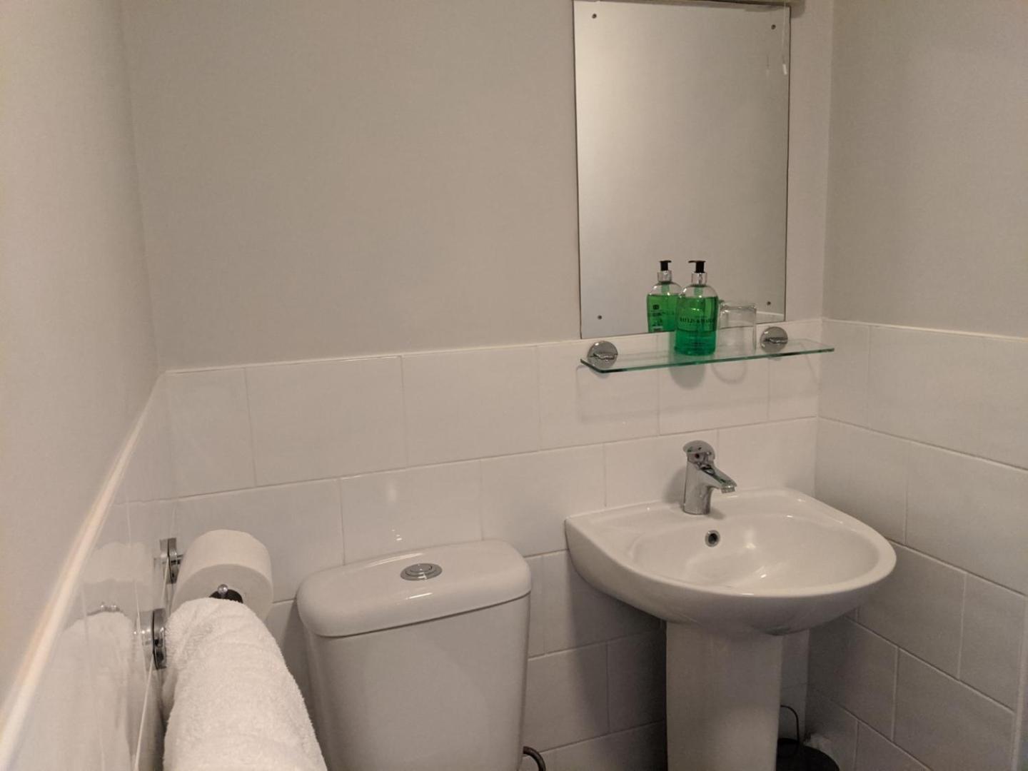 Double or Twin Room with Bathroom - Photo 2