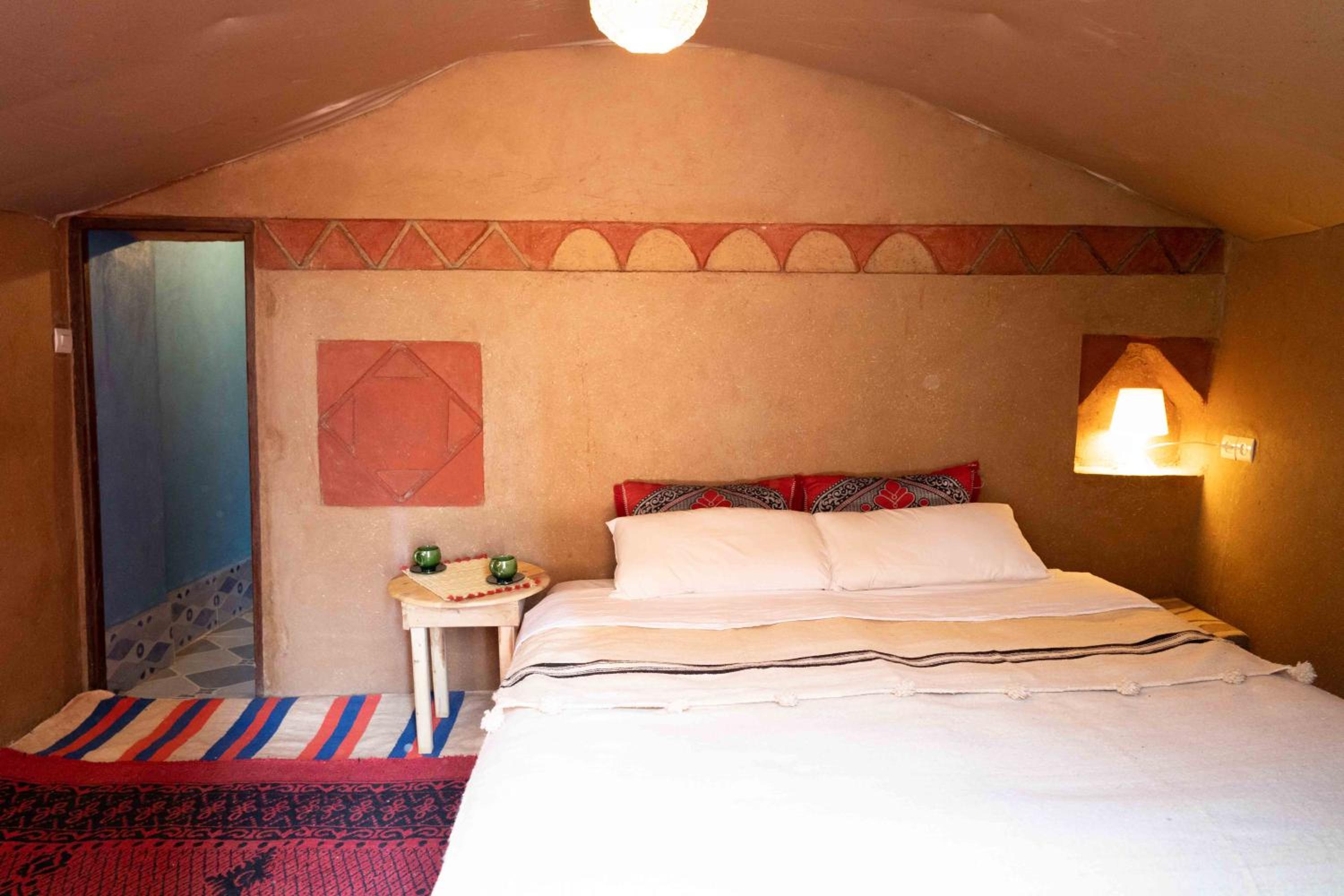 Deluxe Double Room with Shower - Photo 4