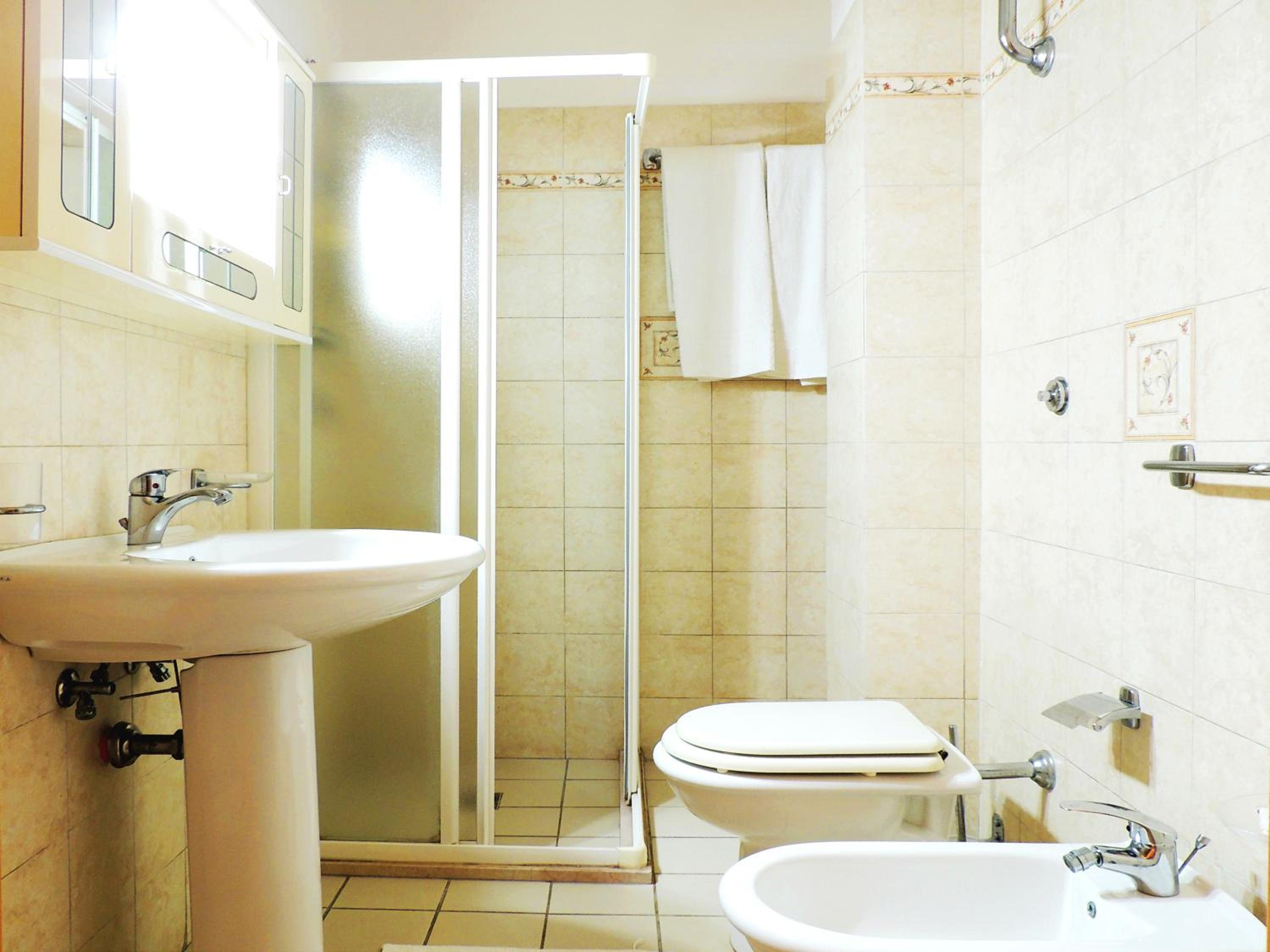 Double Room - Photo 8