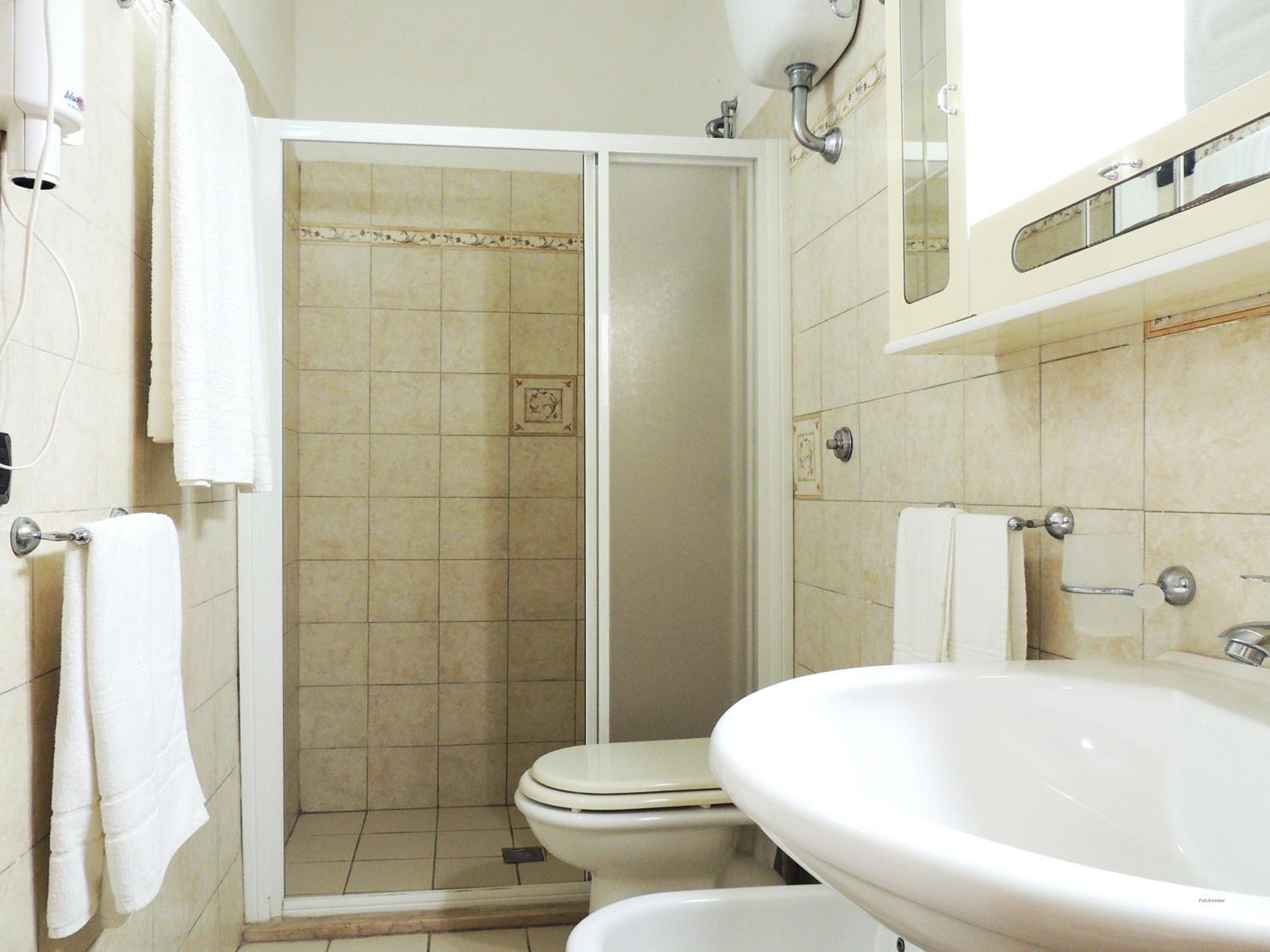 Double Room - Photo 6