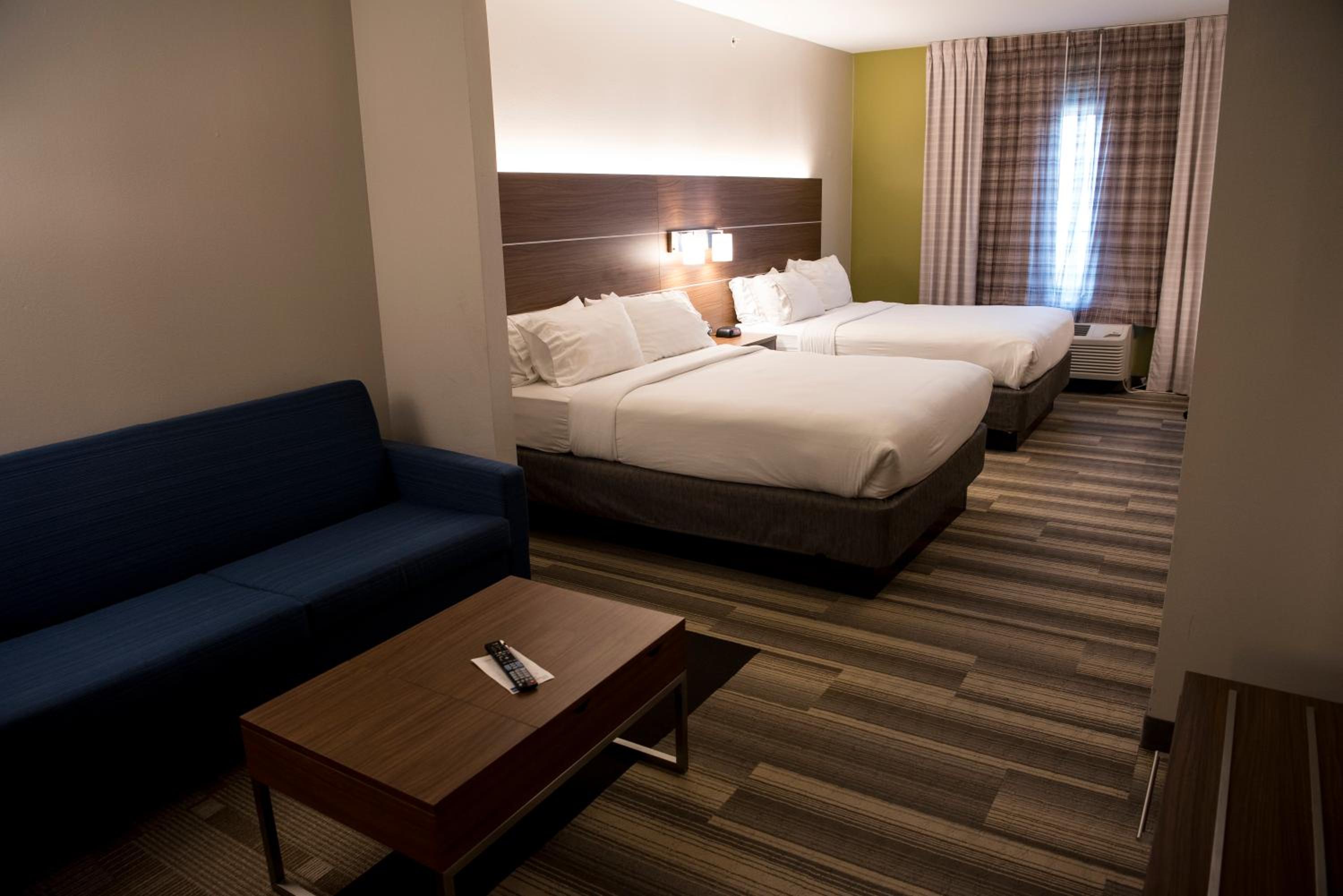 Queen Suite with Two Queen Beds and Additional Living Area - Photo 3