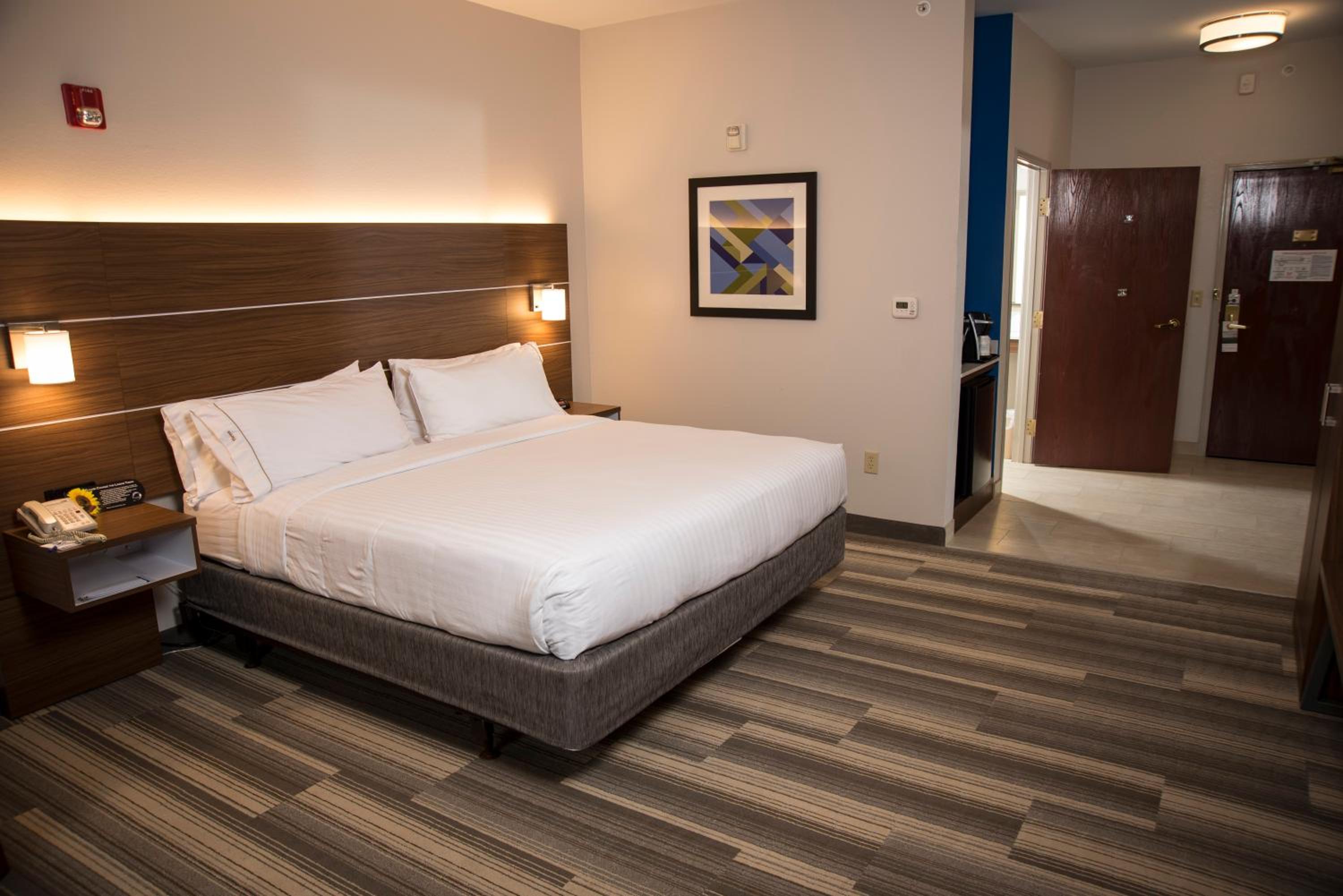 Standard King Room - Photo 4