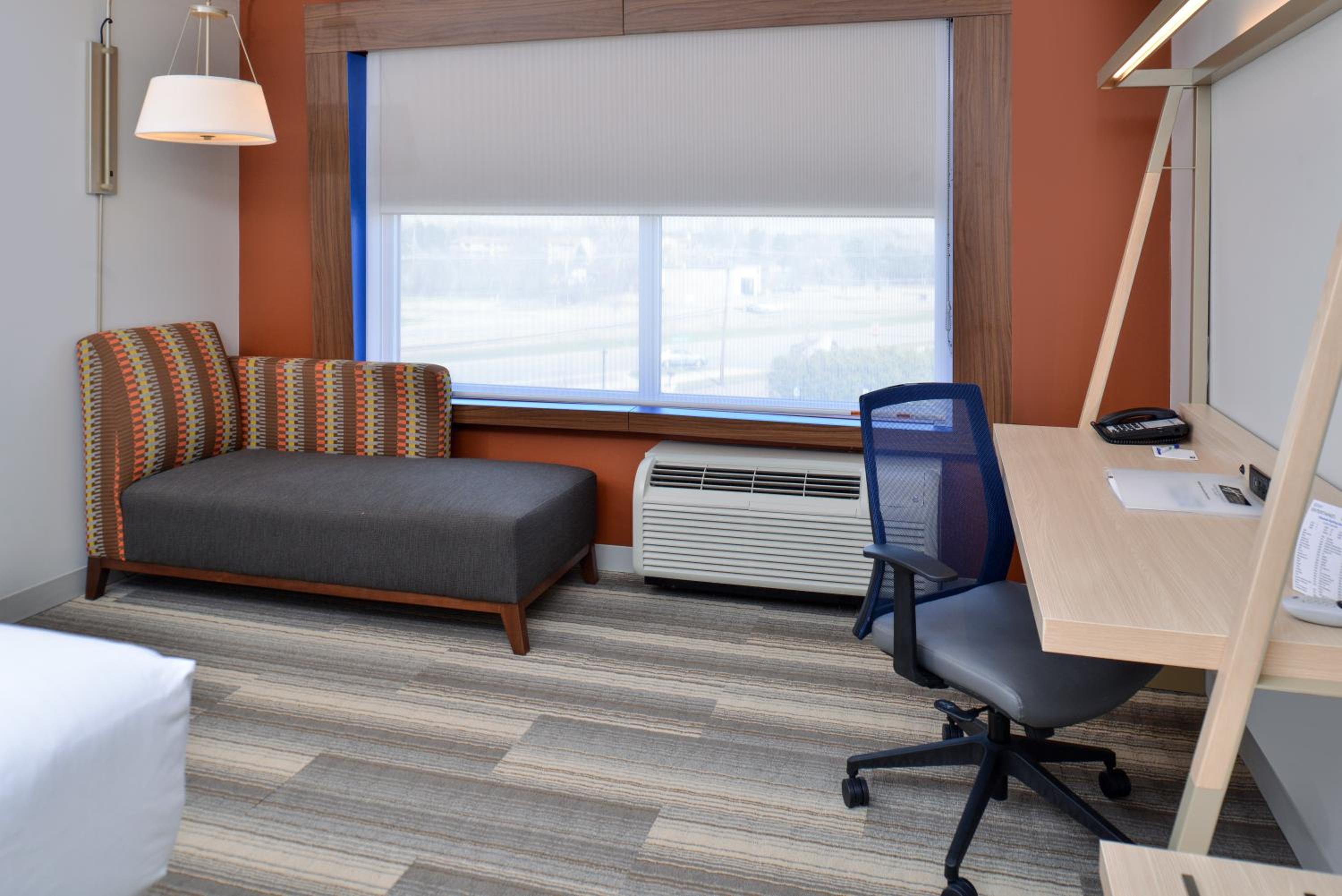 Holiday Inn Express & Suites - Brighton South - US 23 by IHG