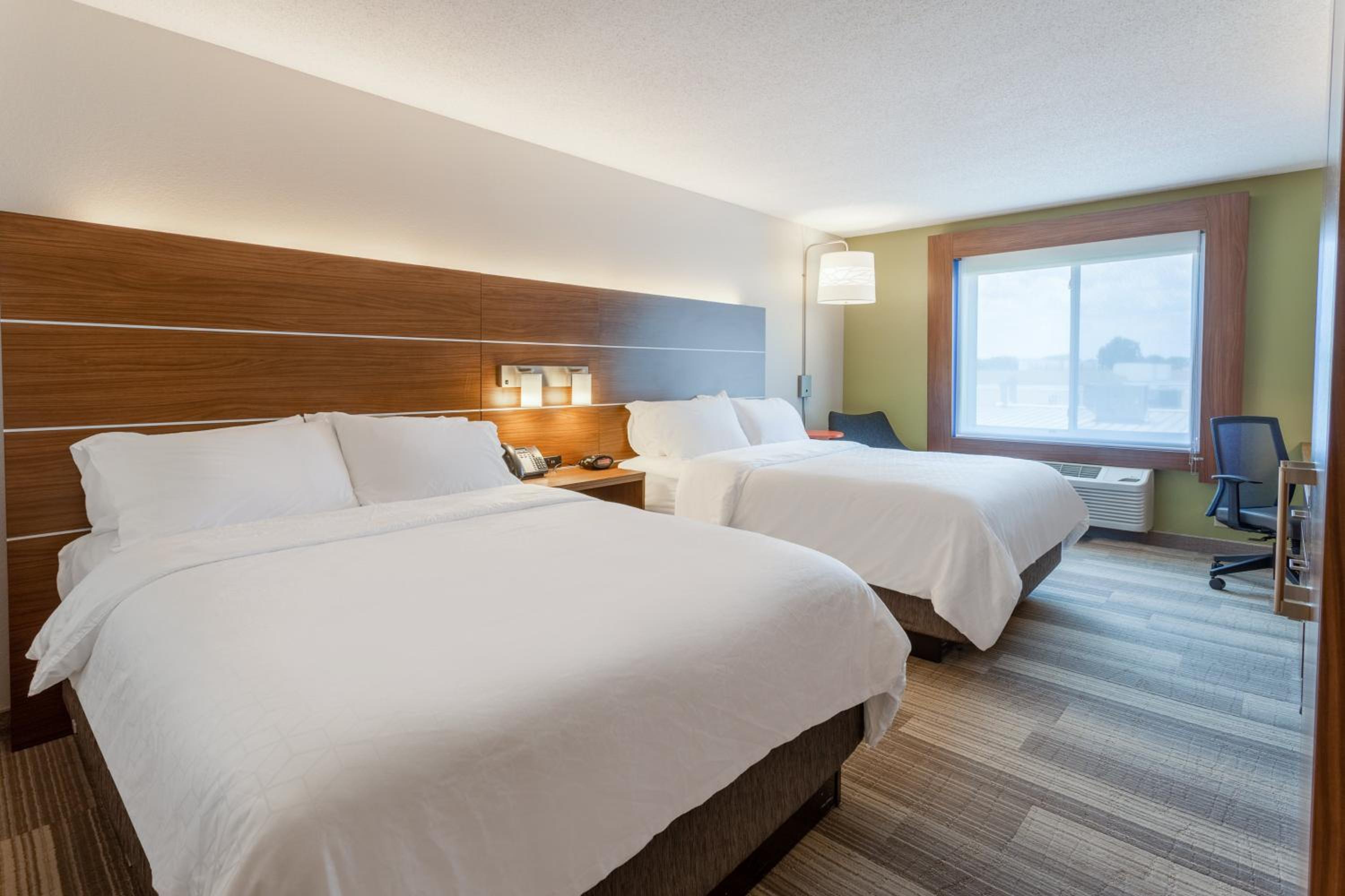 One-Bedroom Suite with Sofa Bed - Photo 2