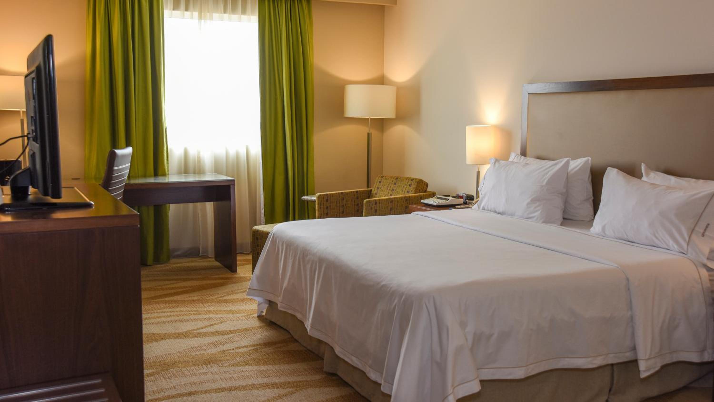Standard King Room - Accessible photo 1