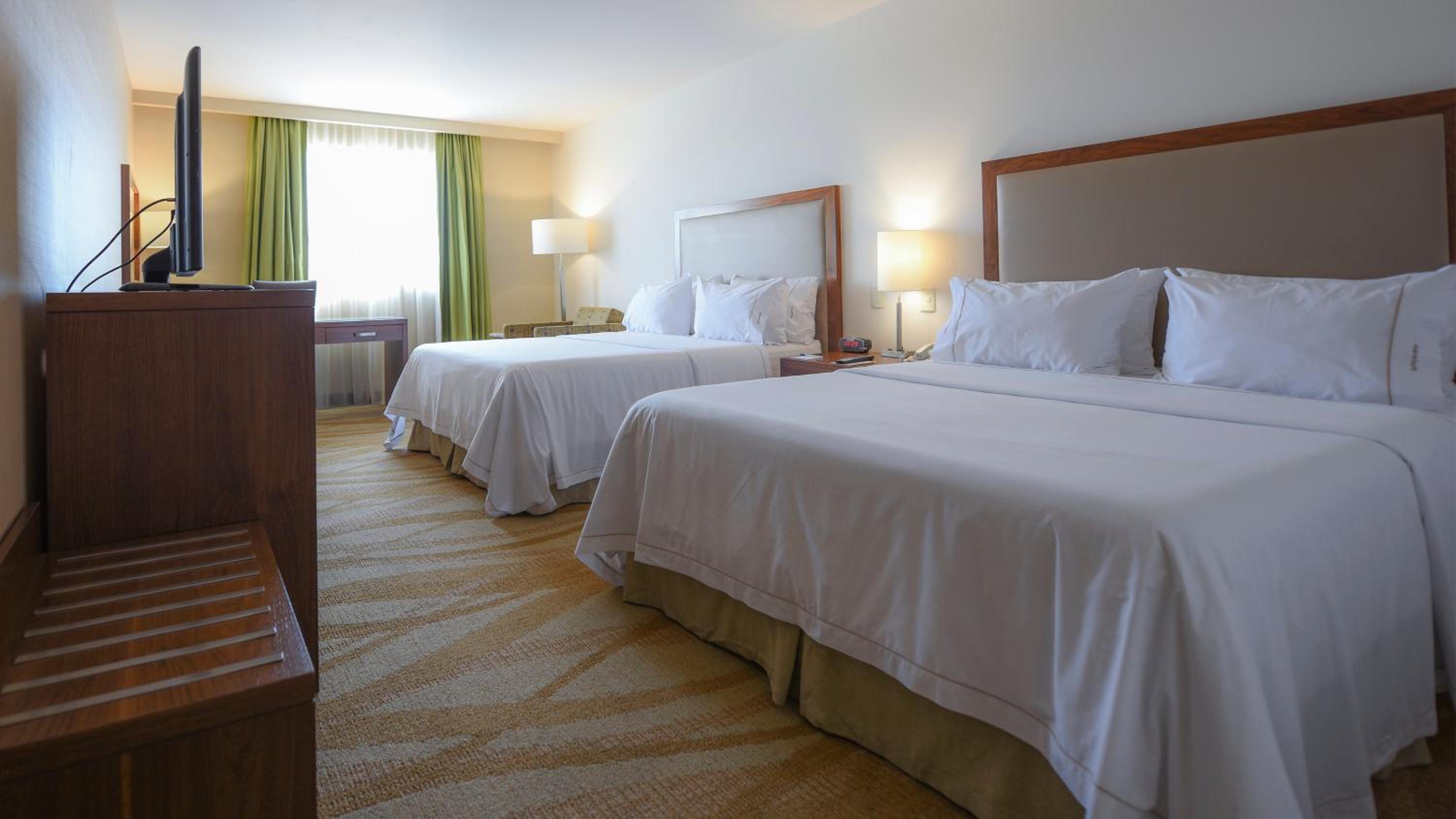 Standard Room with Two Queen Beds photo 3